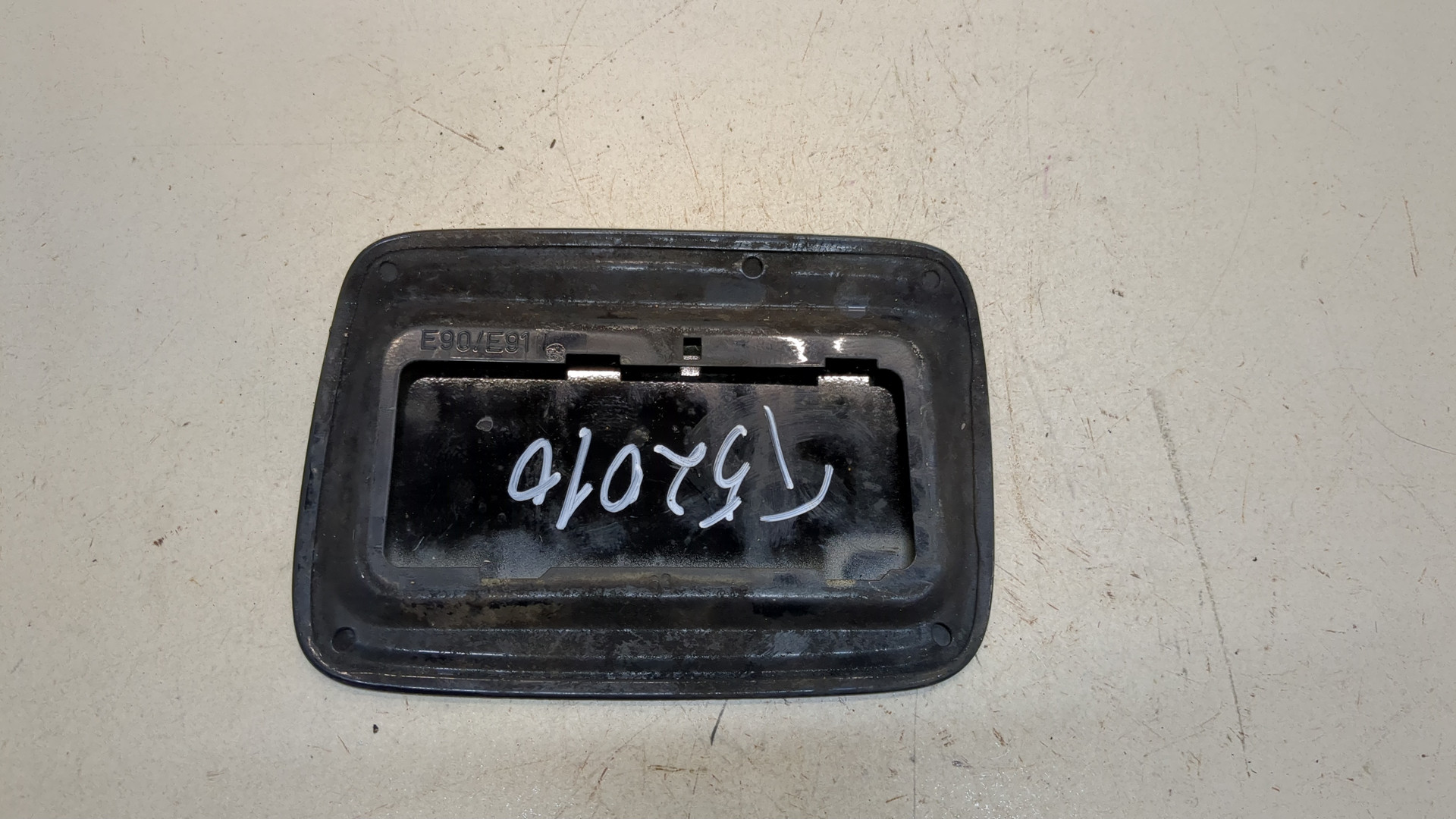 Лючок бензобака