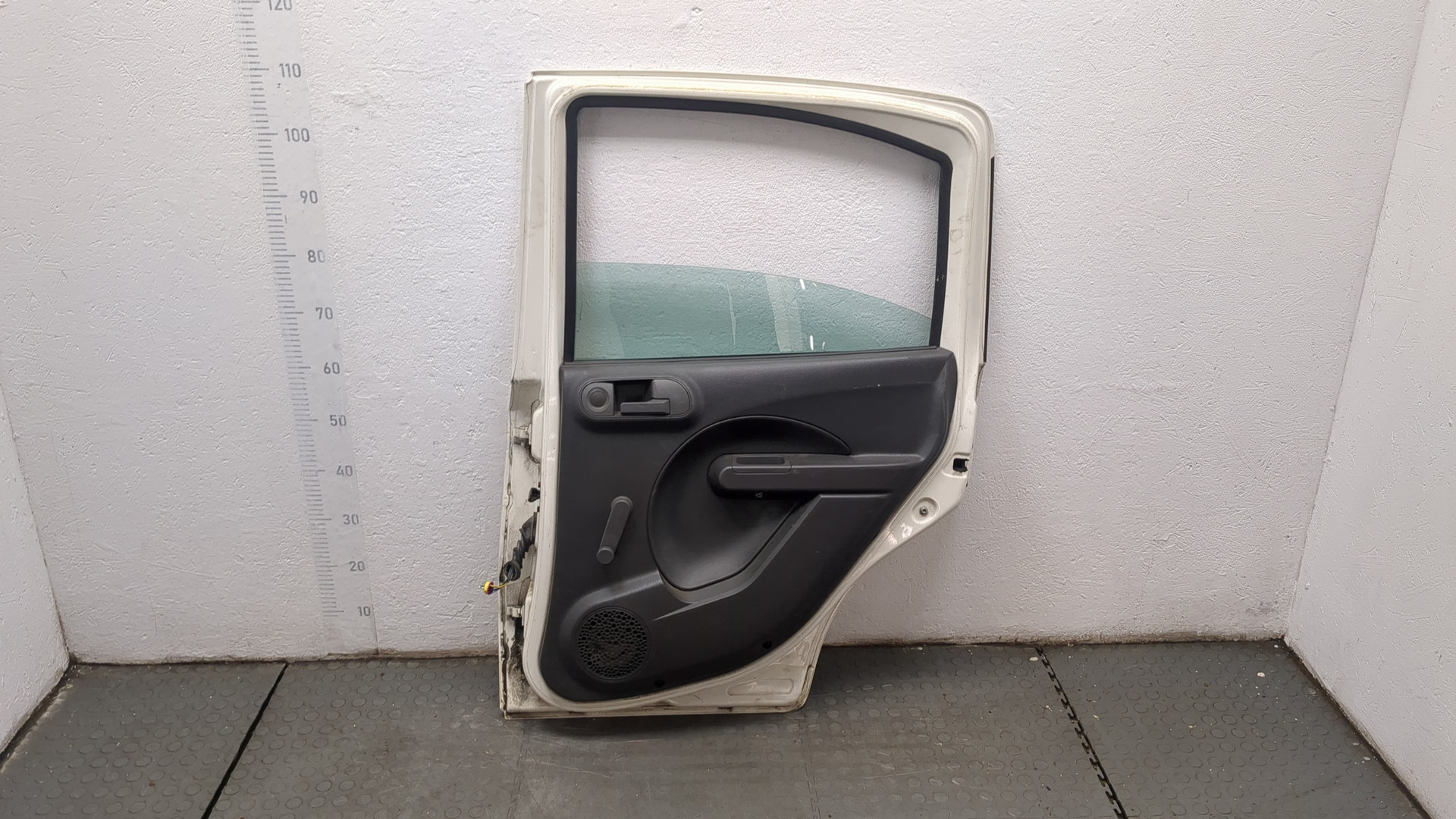 Дверь задняя правая