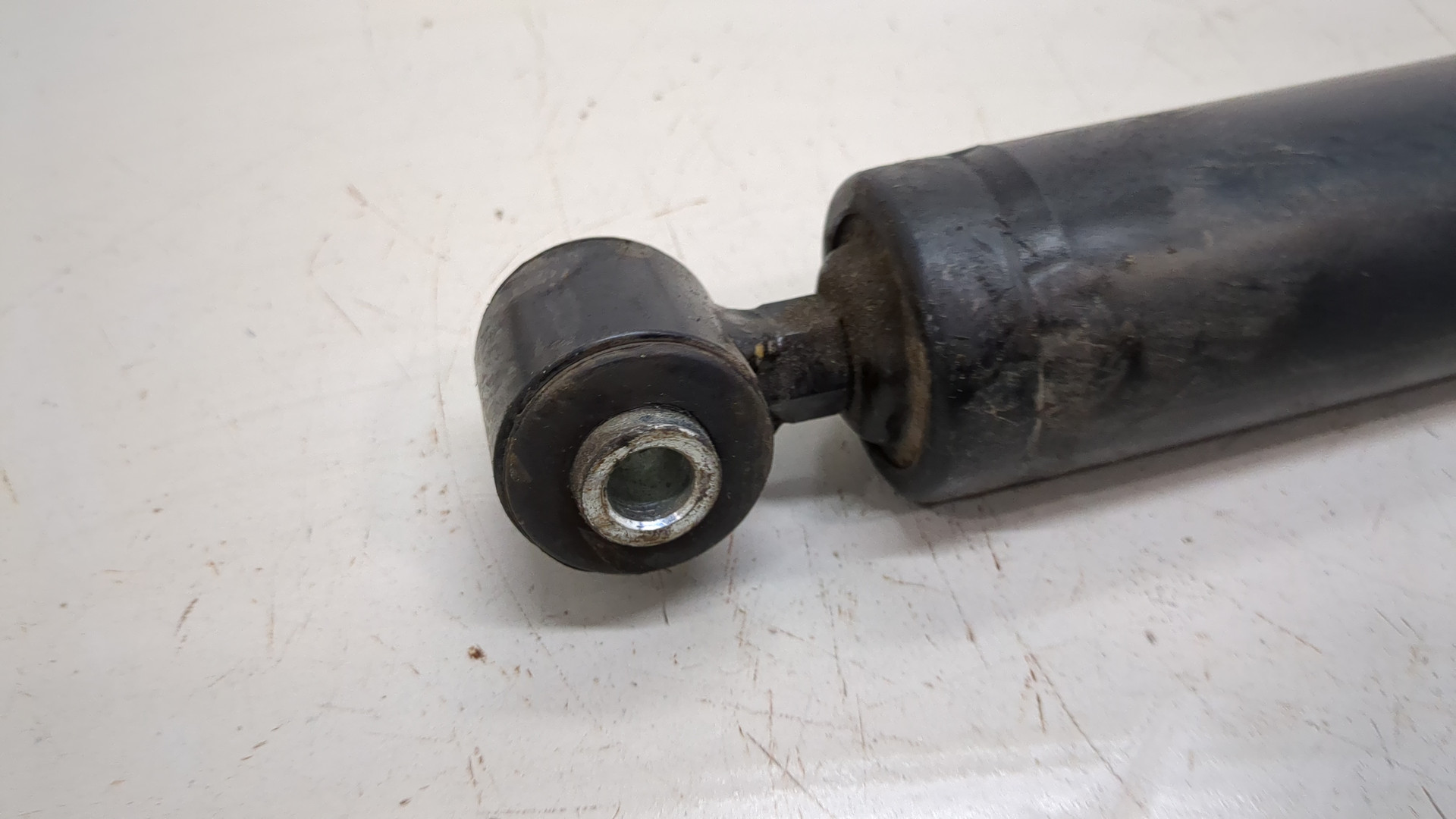 Амортизатор задний (стойка)