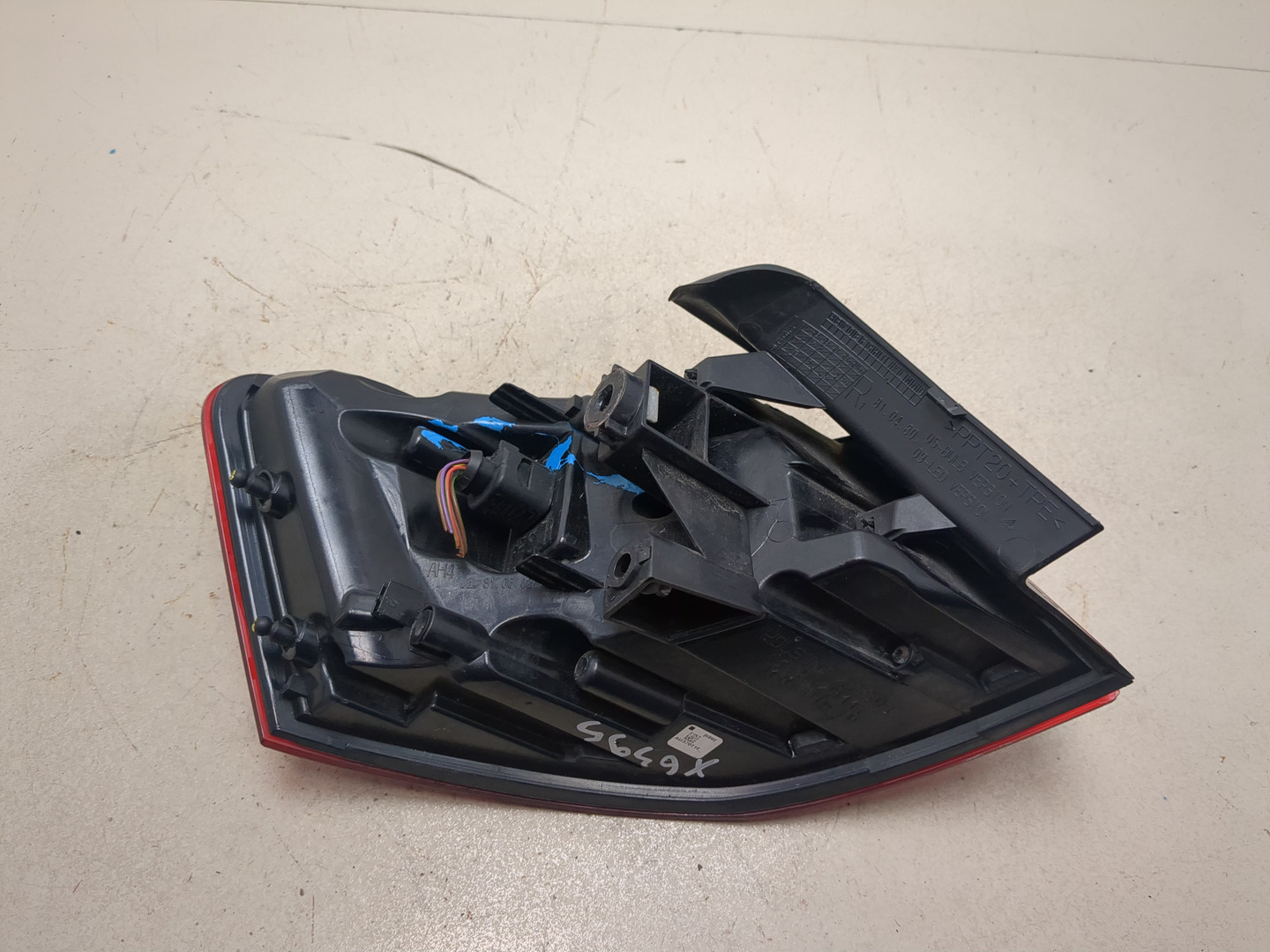 Фонарь задний правый