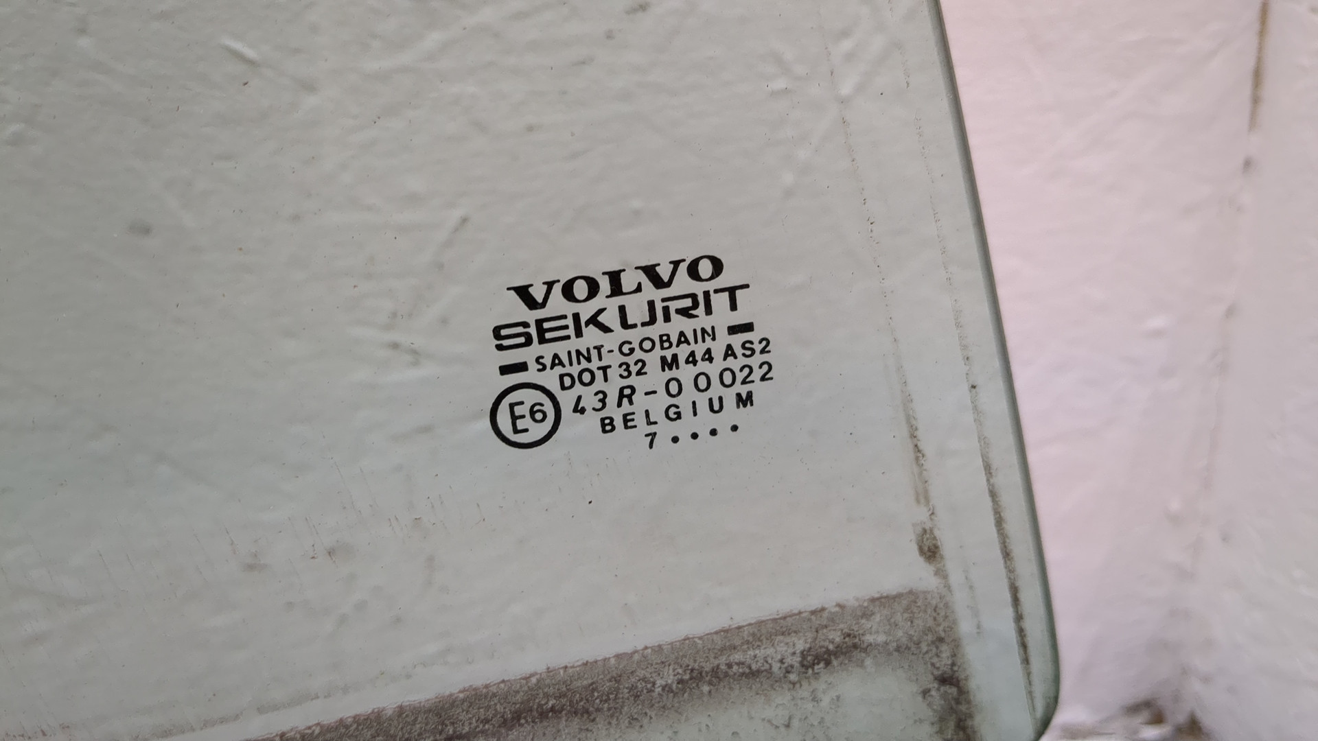 Стекло двери задней правой