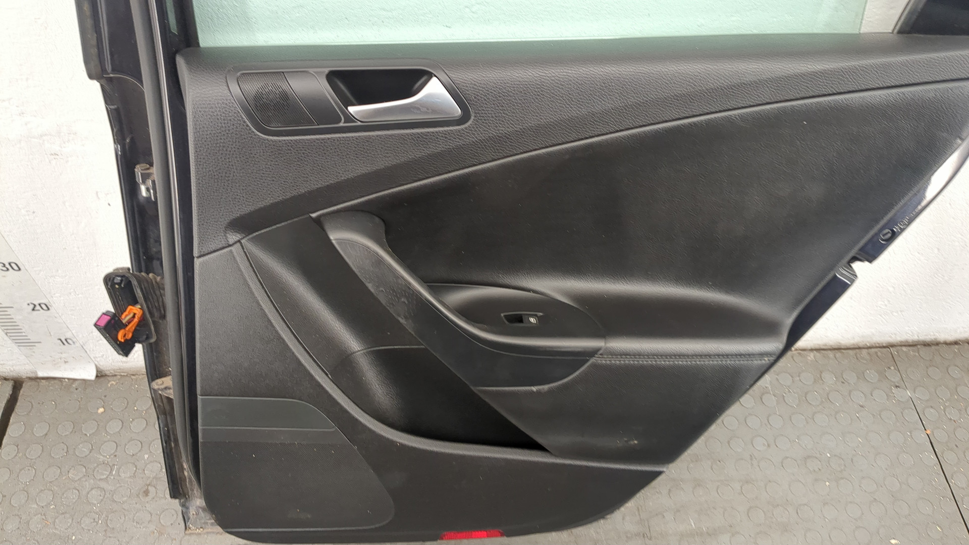 Дверь задняя правая