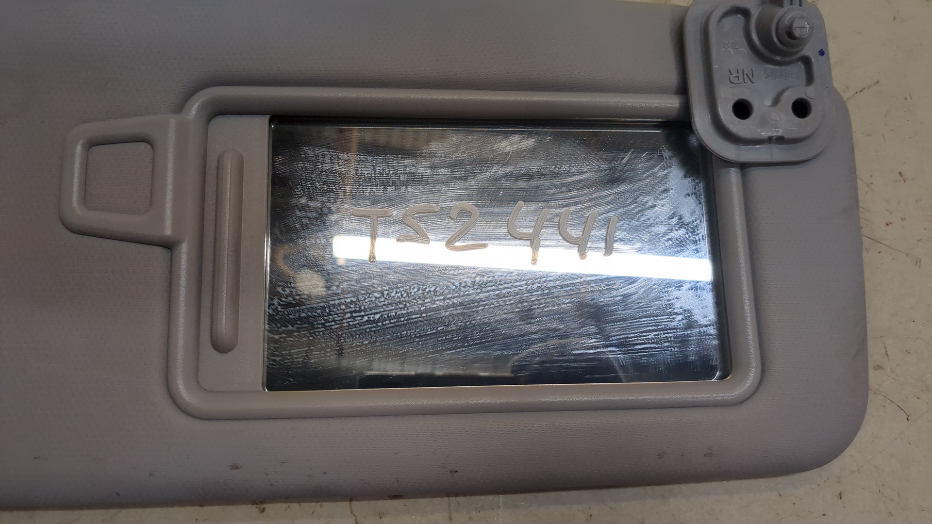 Козырек солнцезащитный