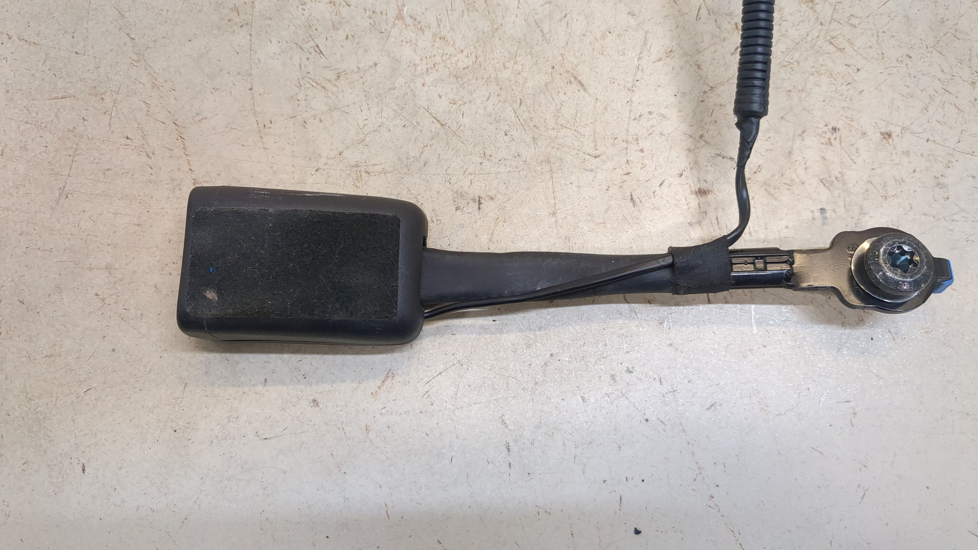 Ответная часть ремня безопасности