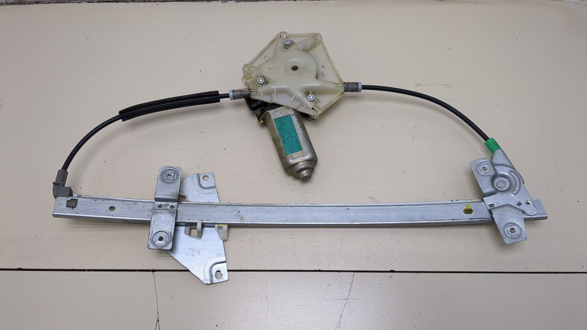 Стеклоподъемник электр. передний правый