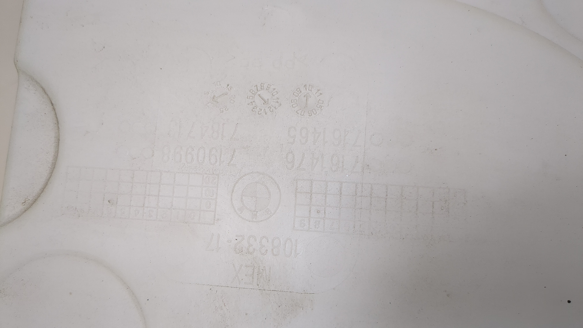 Бачок омывателя лобового стекла