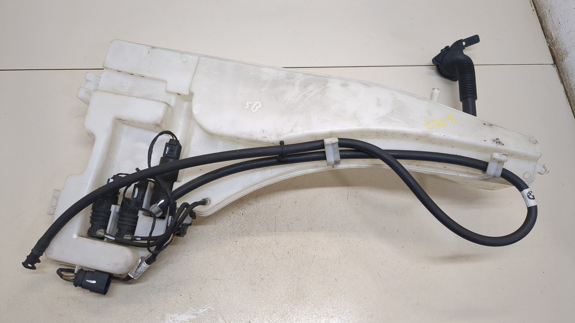 Бачок омывателя лобового стекла