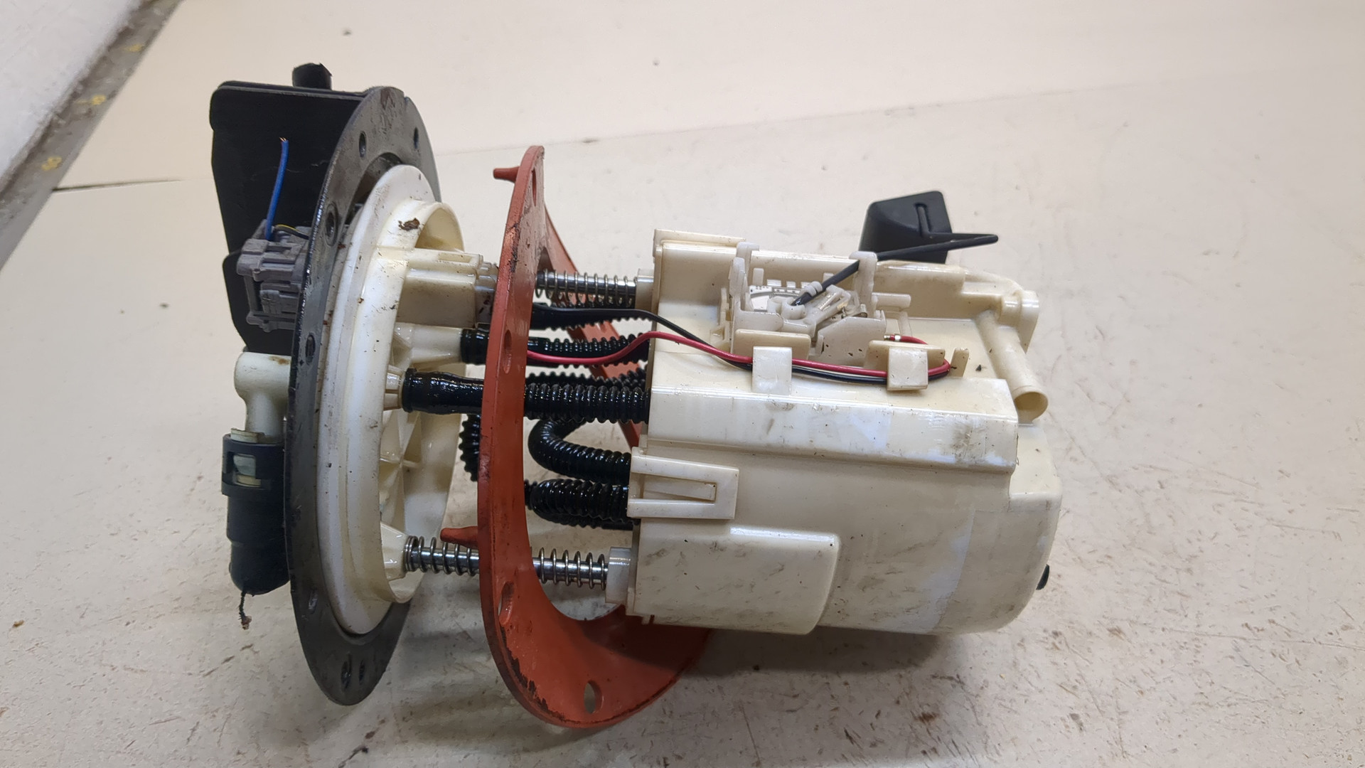 Насос топливный электрический