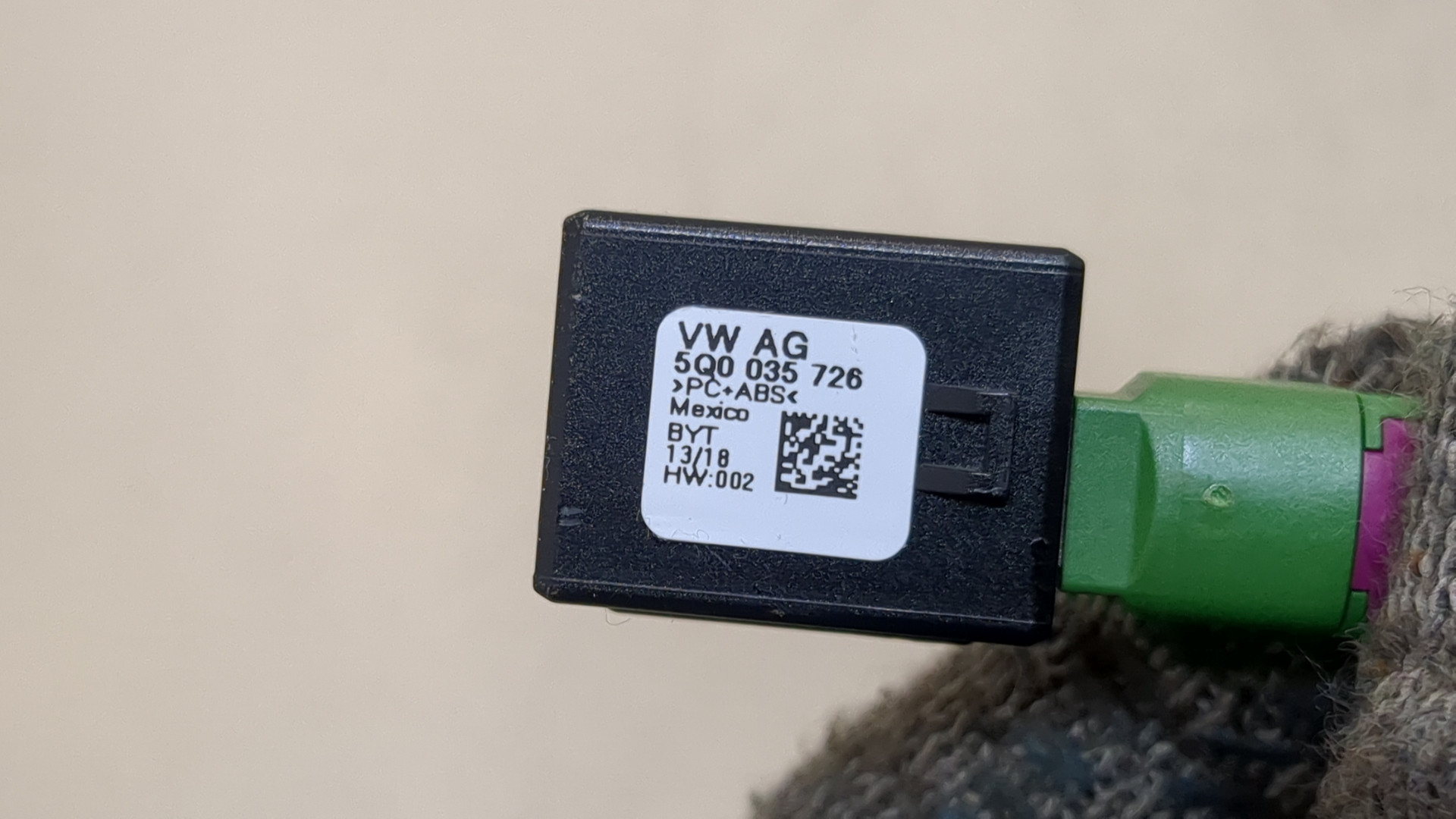 Гнездо AUX / USB IN