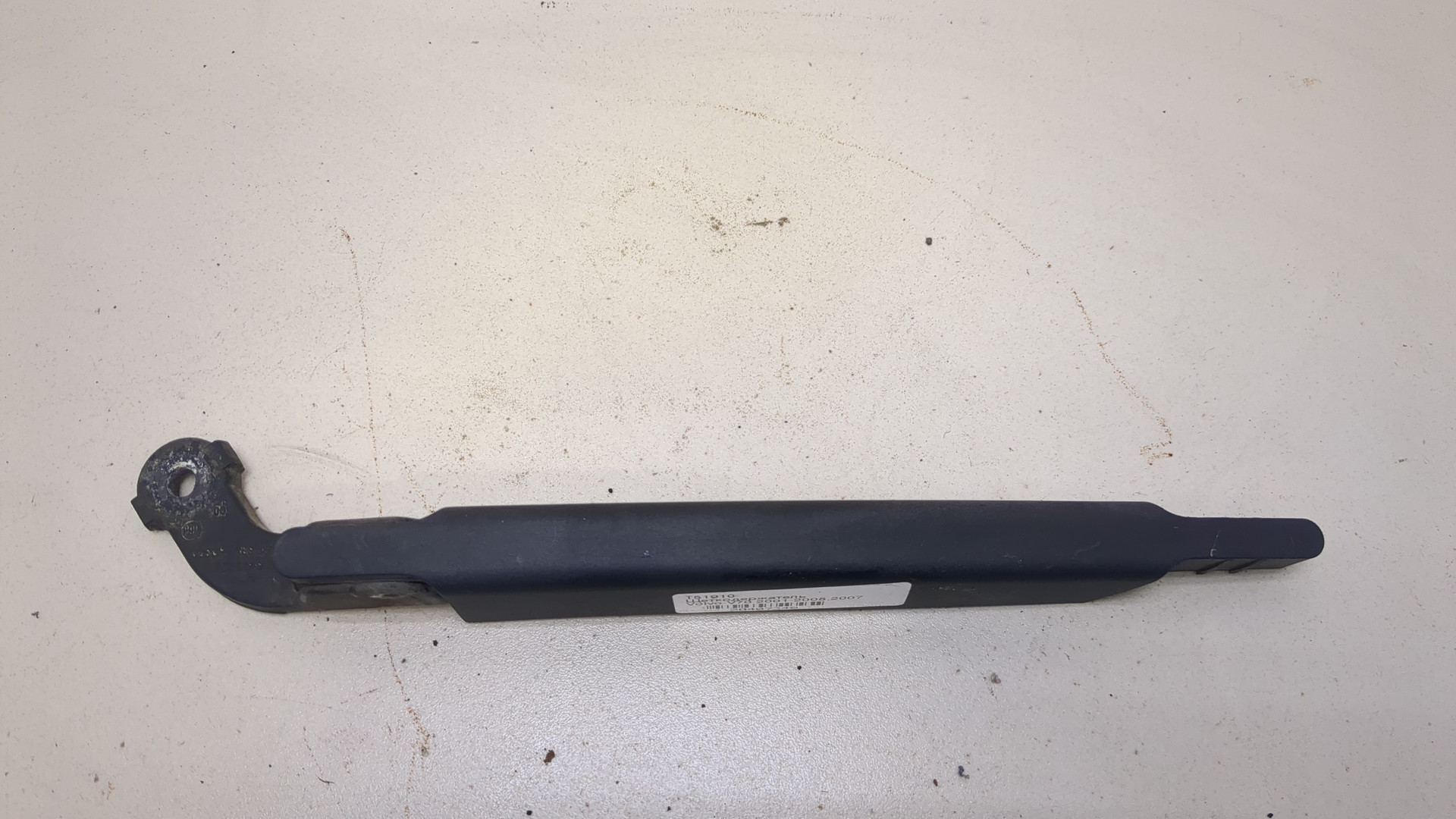 Поводок стеклоочистителя заднего