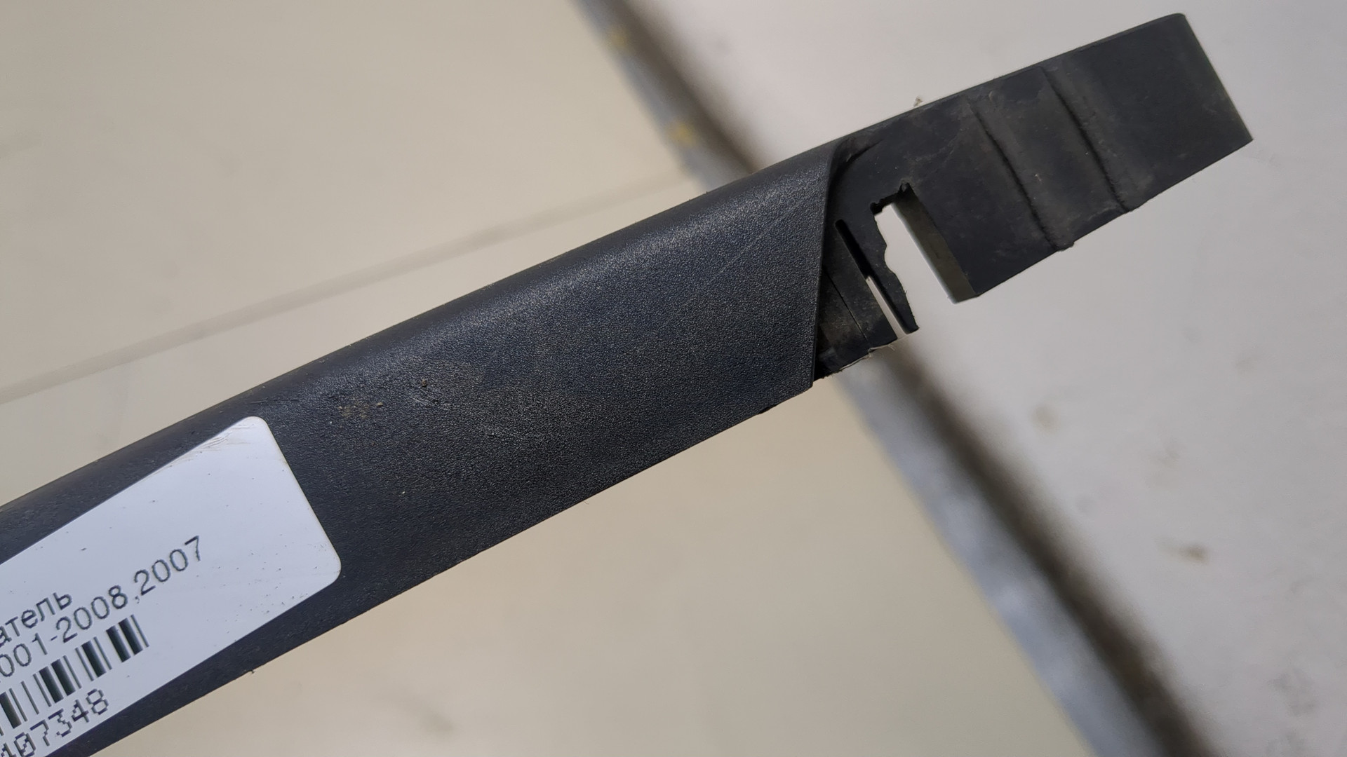 Поводок стеклоочистителя заднего