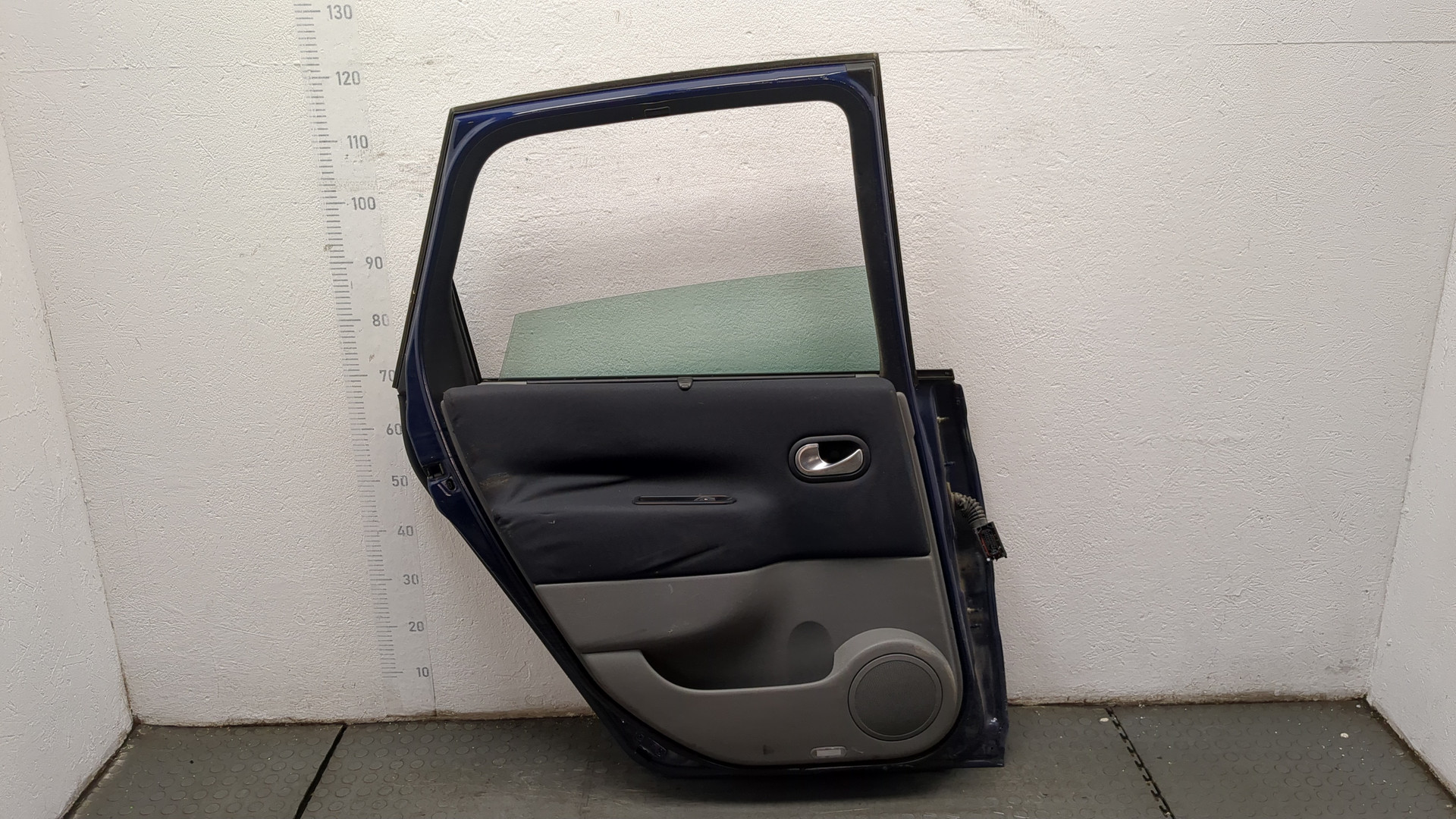 Дверь задняя левая