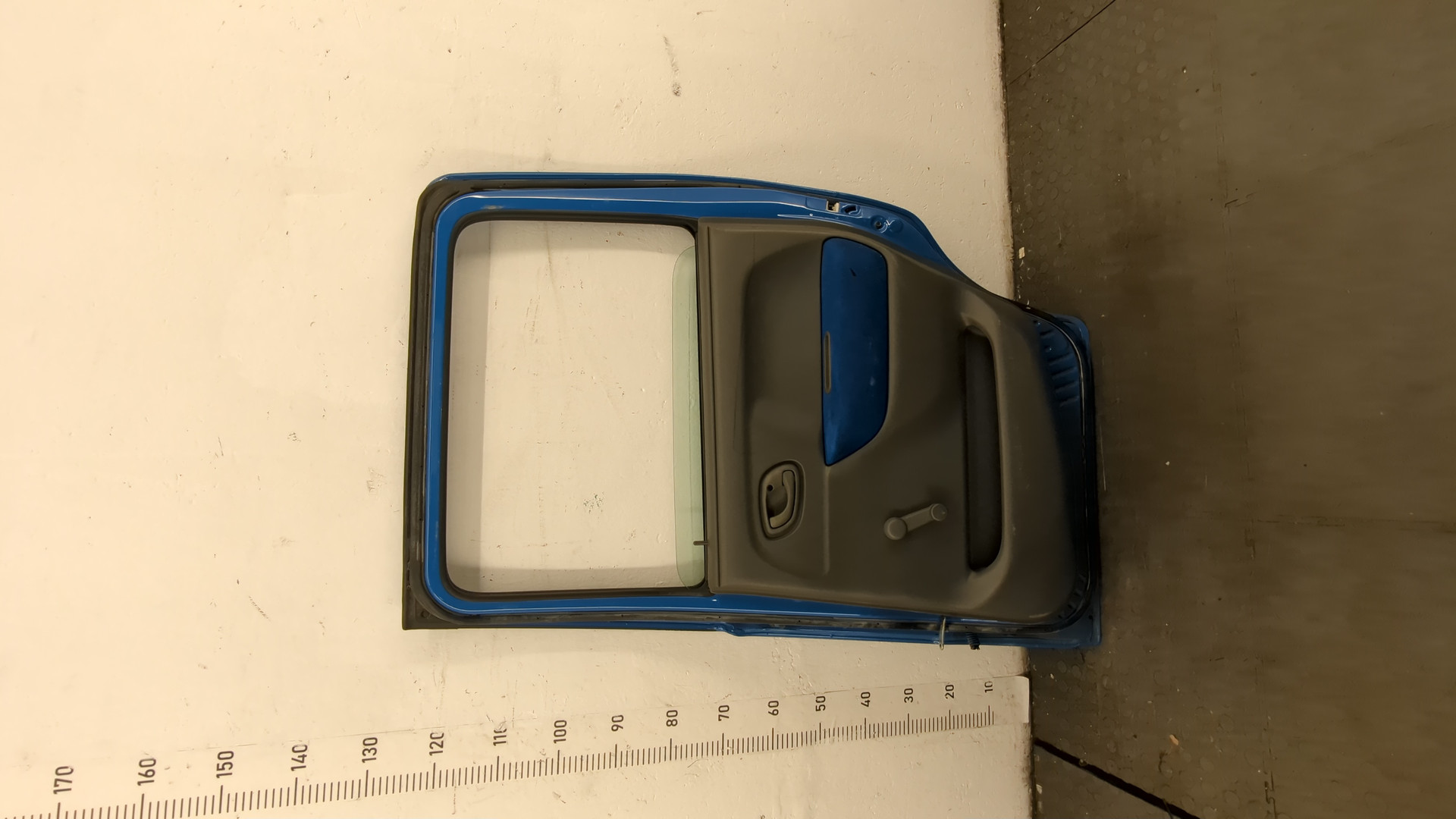 Дверь задняя правая