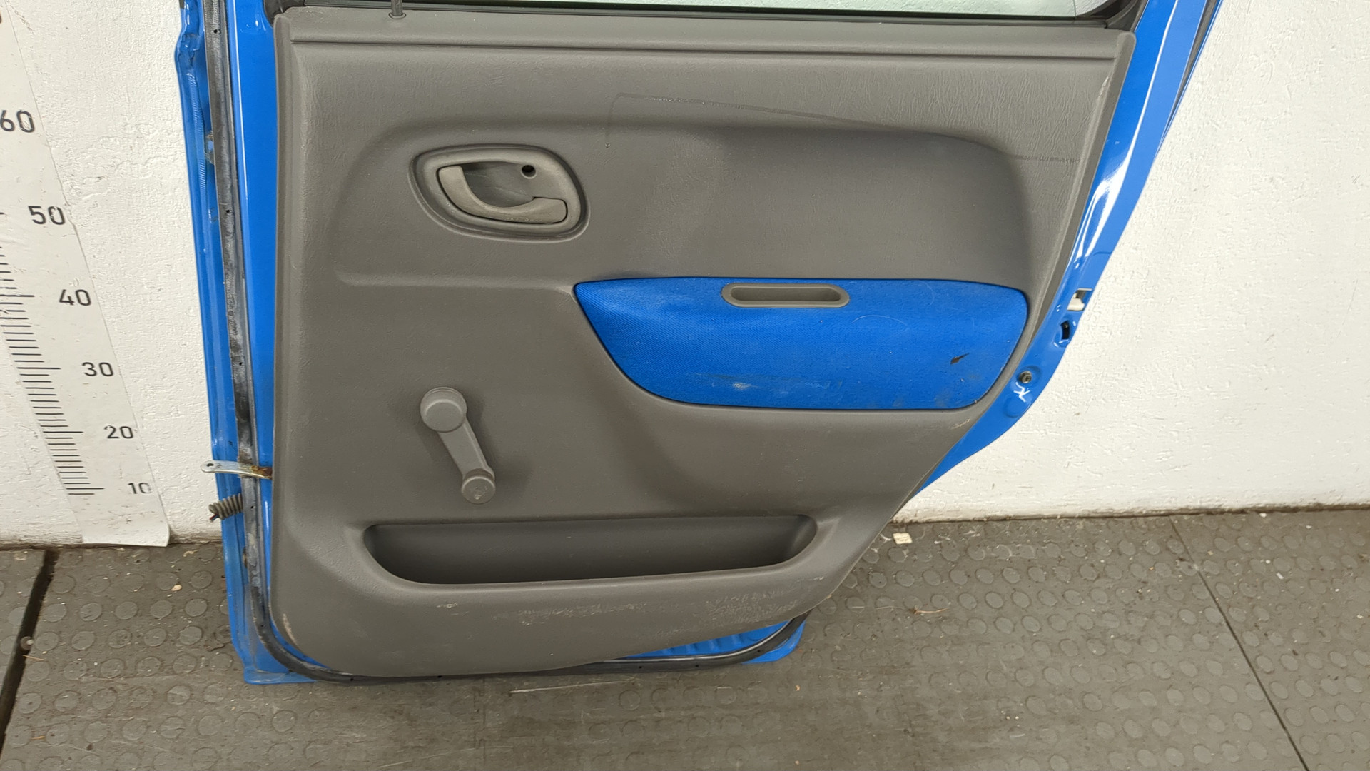 Дверь задняя правая