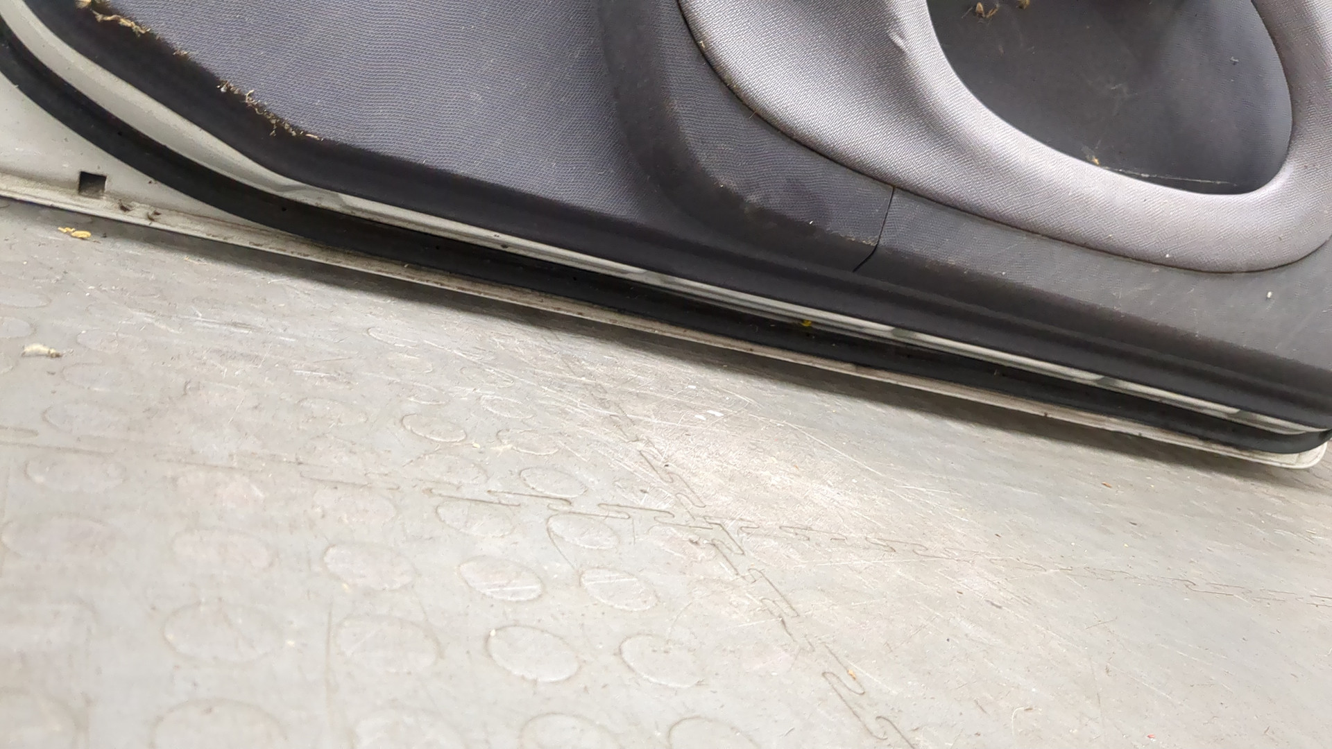 Дверь передняя левая