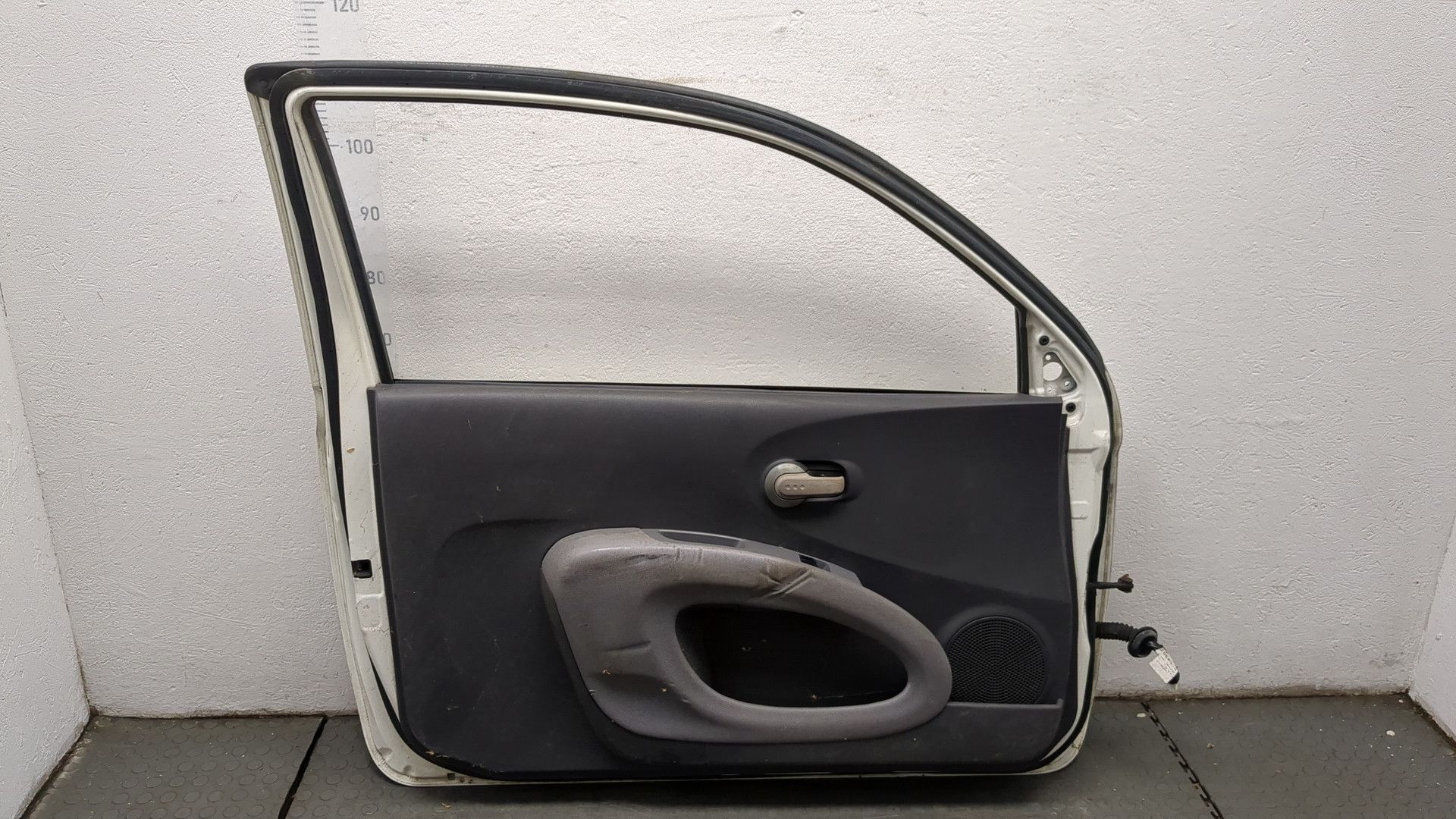 Дверь передняя левая