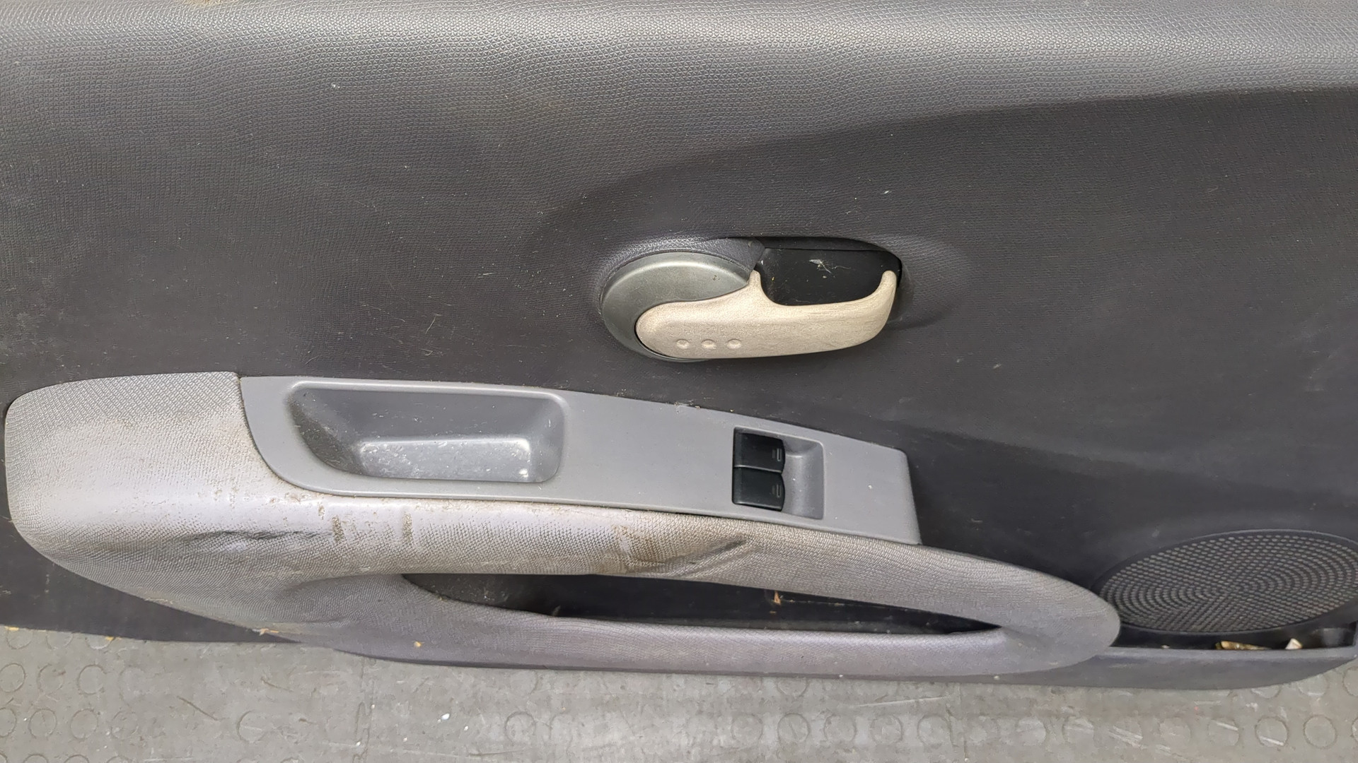 Дверь передняя левая