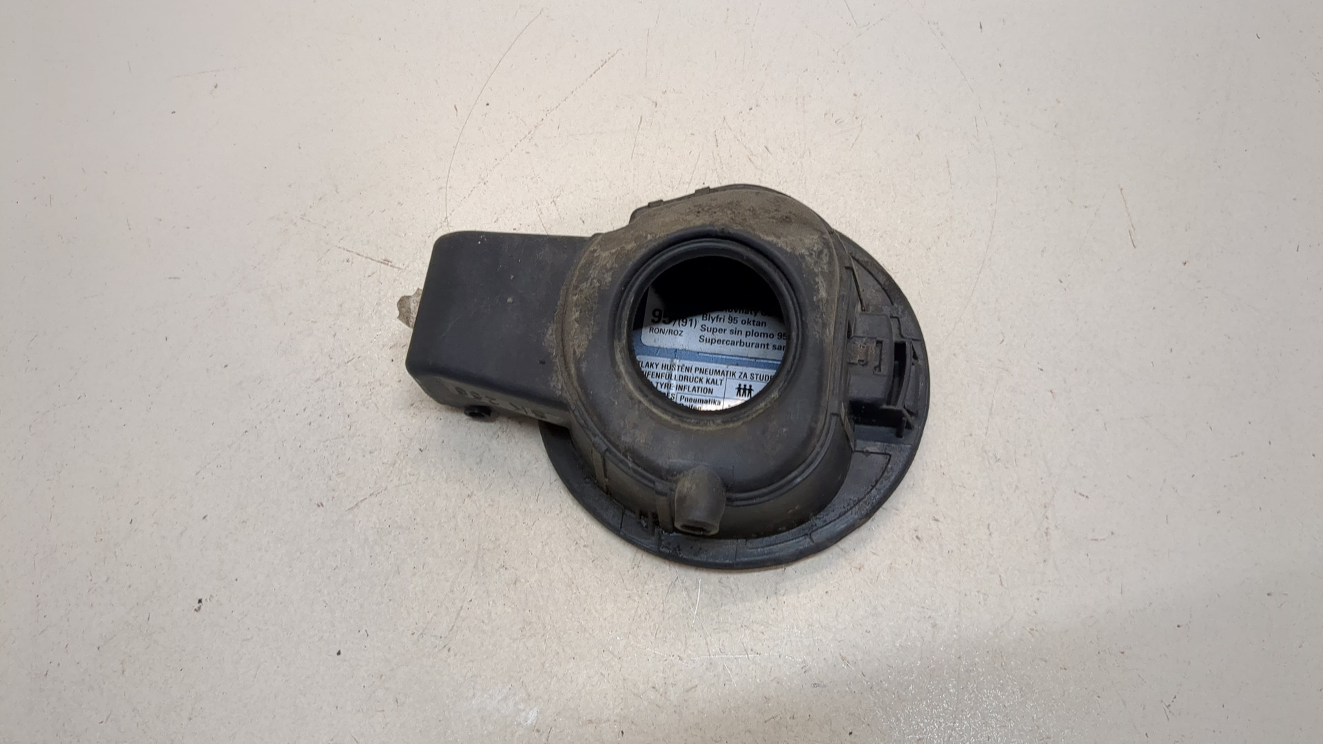 Лючок бензобака