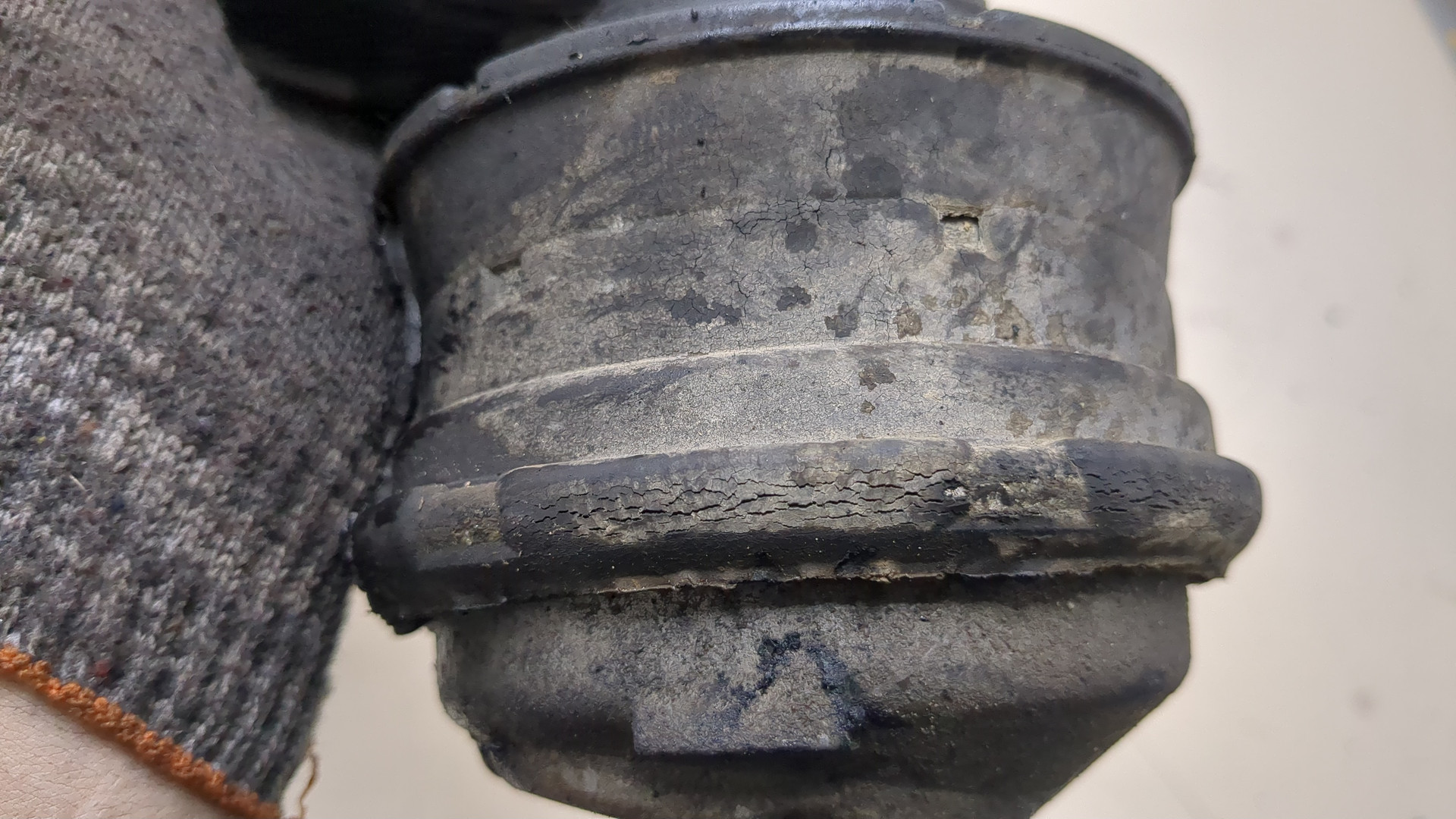 Опора двигателя