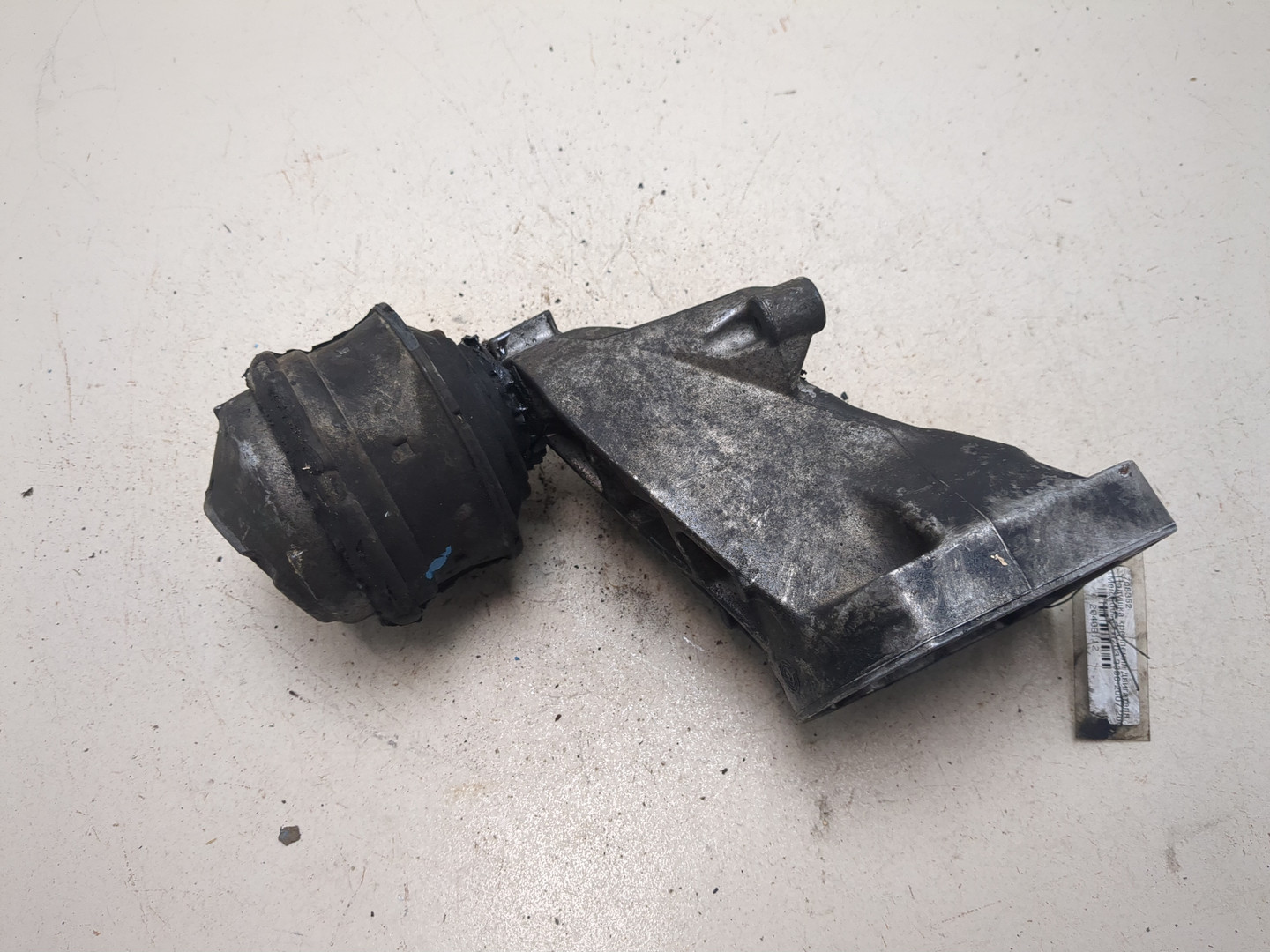 Опора двигателя