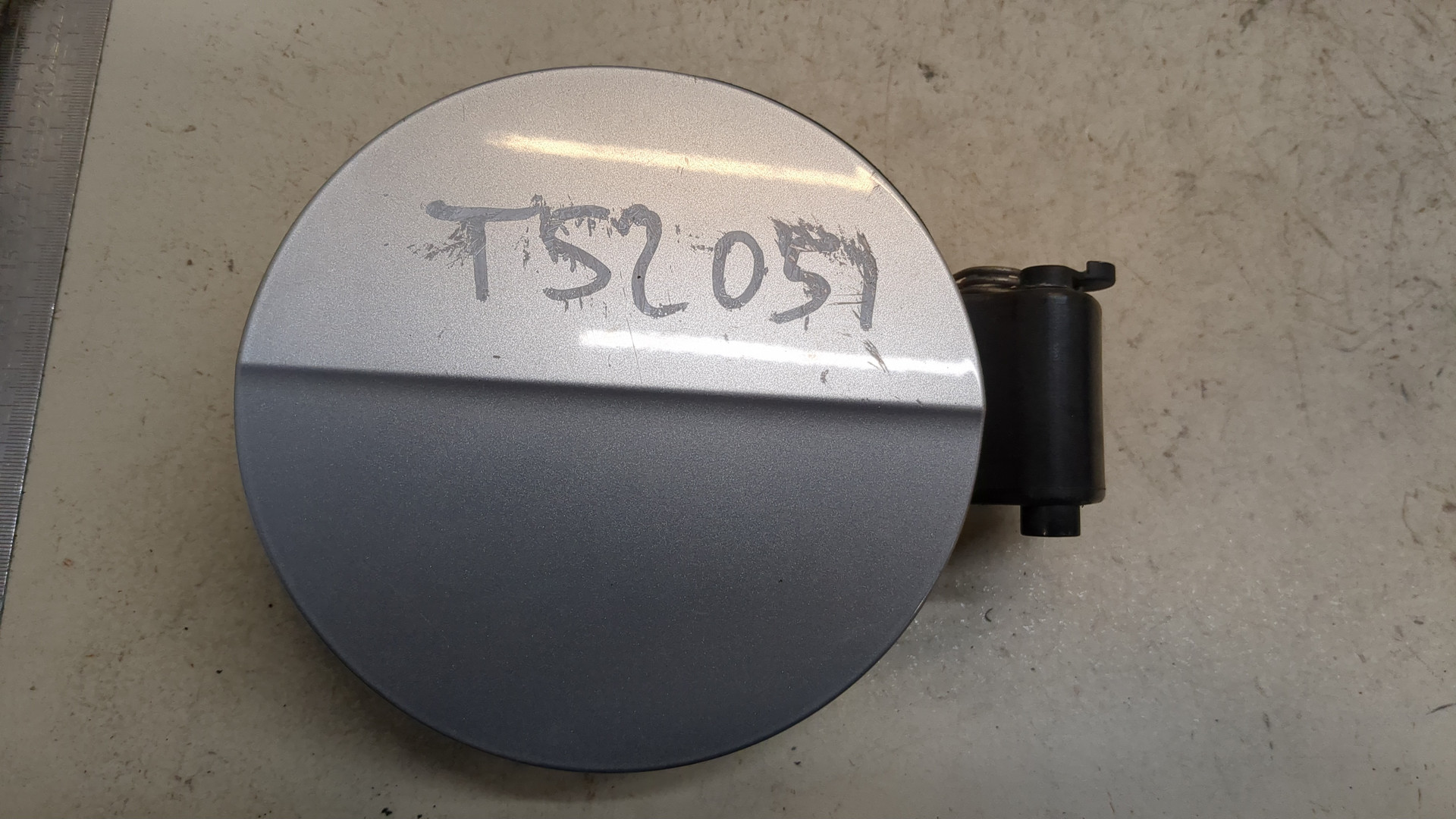 Лючок бензобака