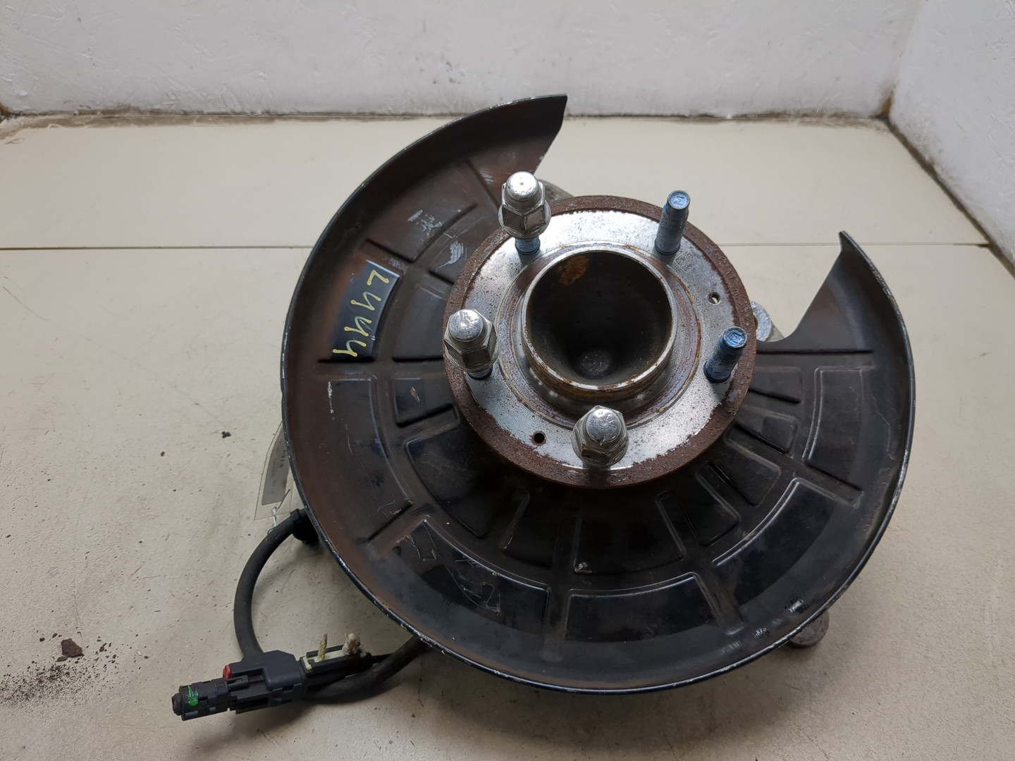 Кулак поворотный задний левый