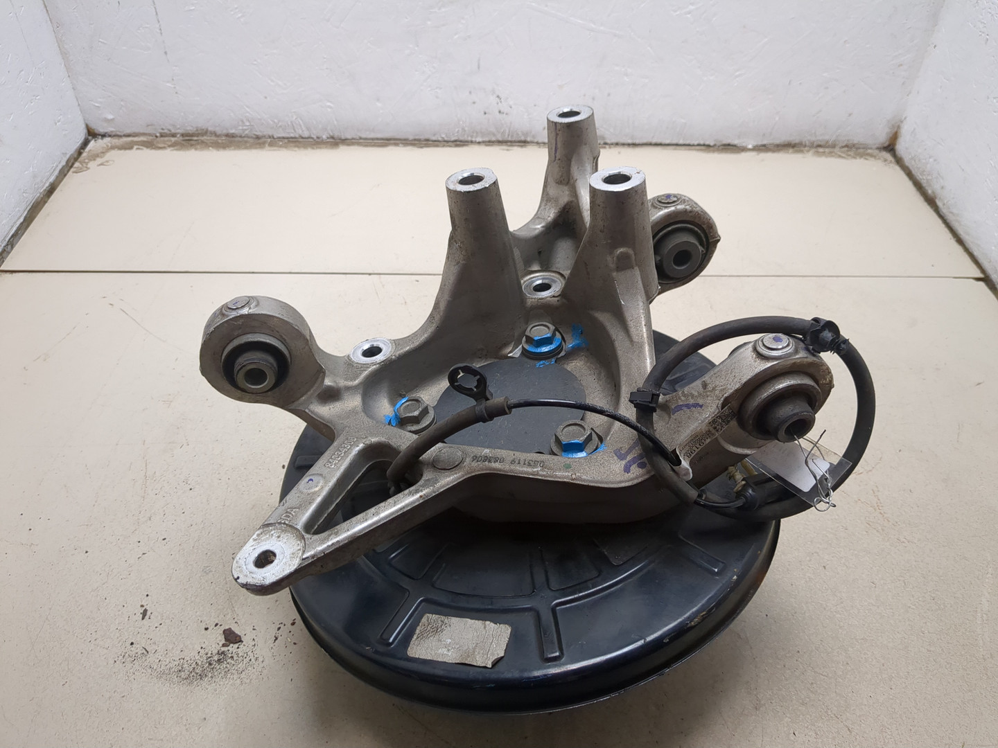 Кулак поворотный задний левый