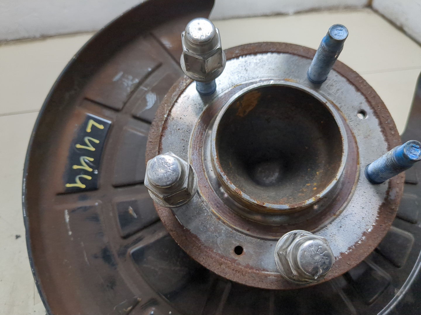 Кулак поворотный задний левый