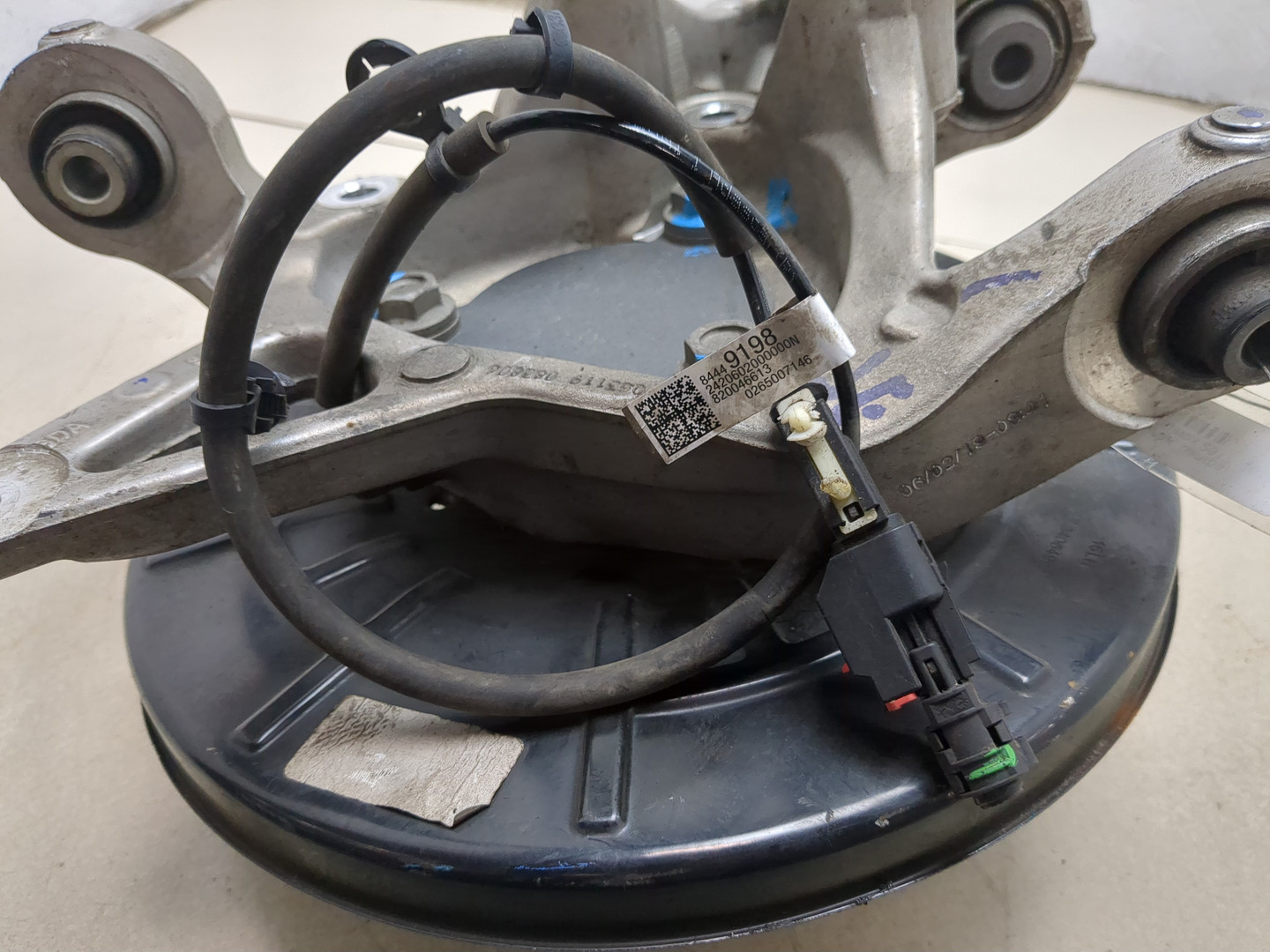 Кулак поворотный задний левый