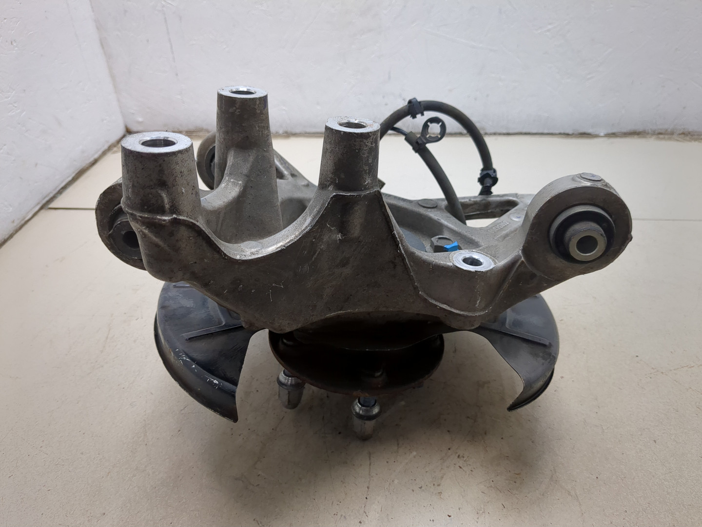 Кулак поворотный задний левый