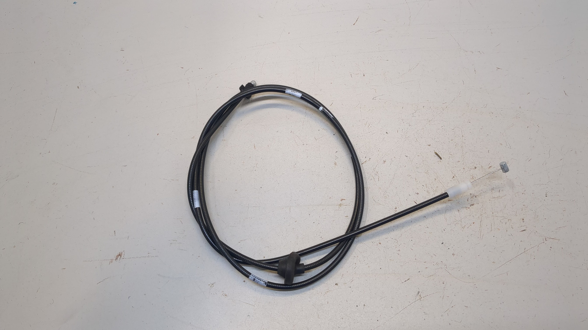 Трос открывания капота