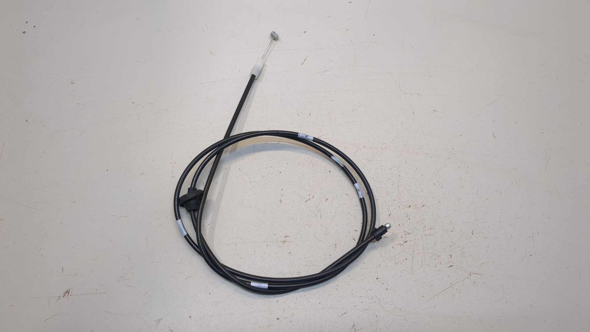 Трос открывания капота
