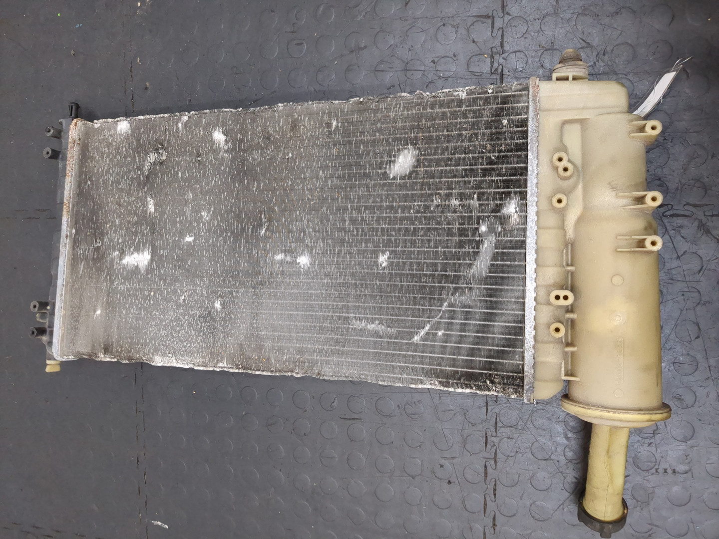 Радиатор охлаждения двигателя основной