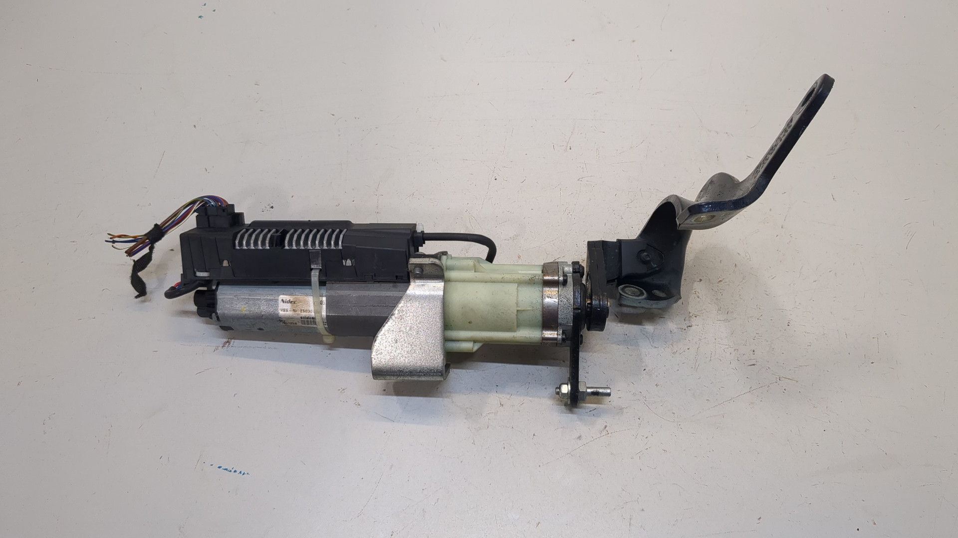 Активатор замка багажника