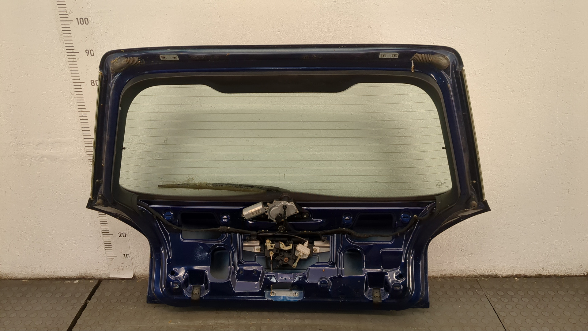 Дверь багажника