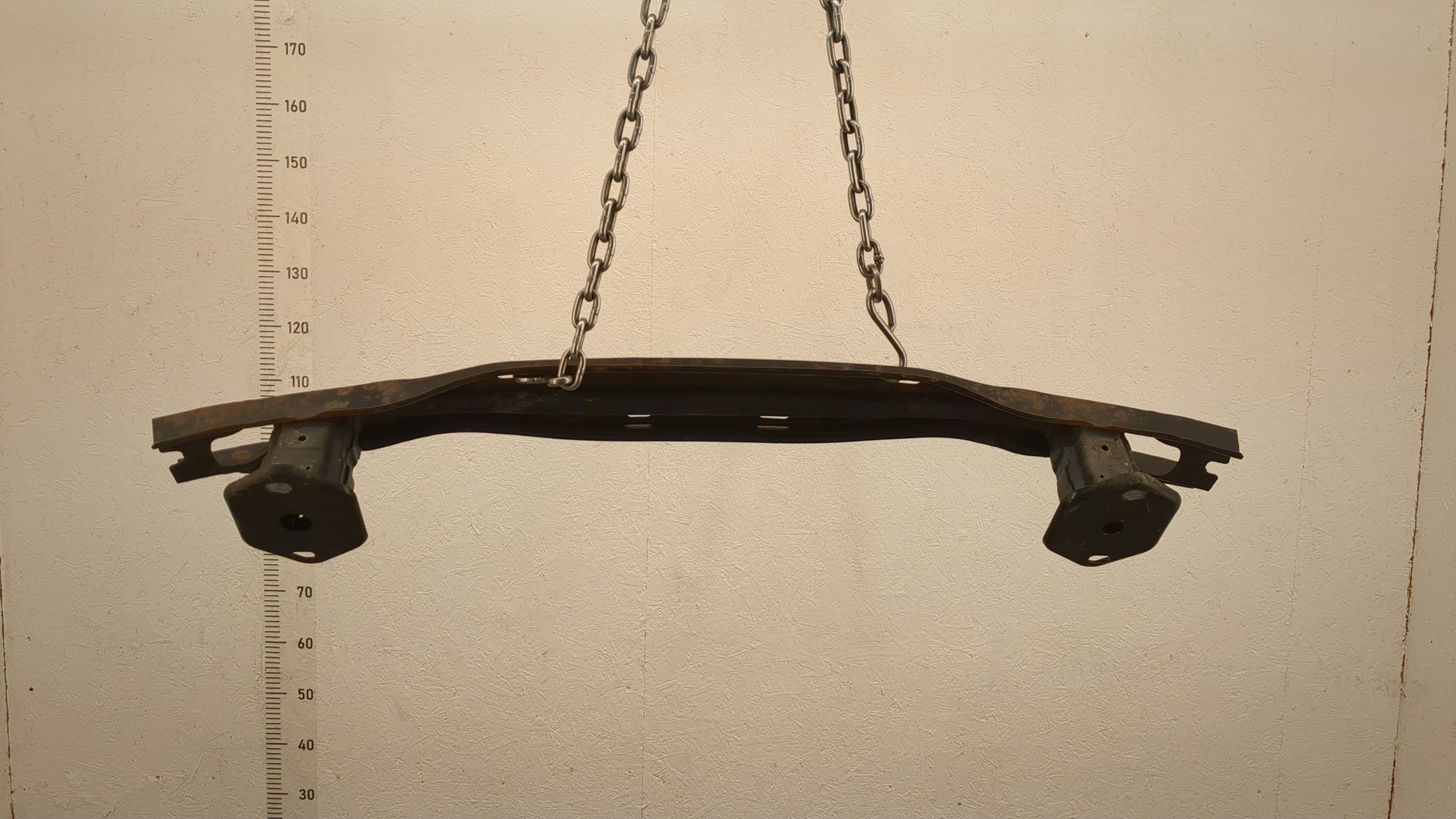 Усилитель заднего бампера