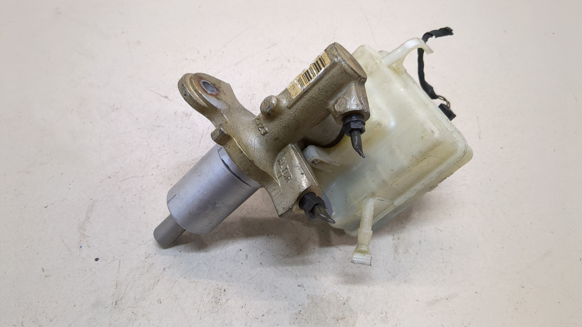 Цилиндр тормозной главный