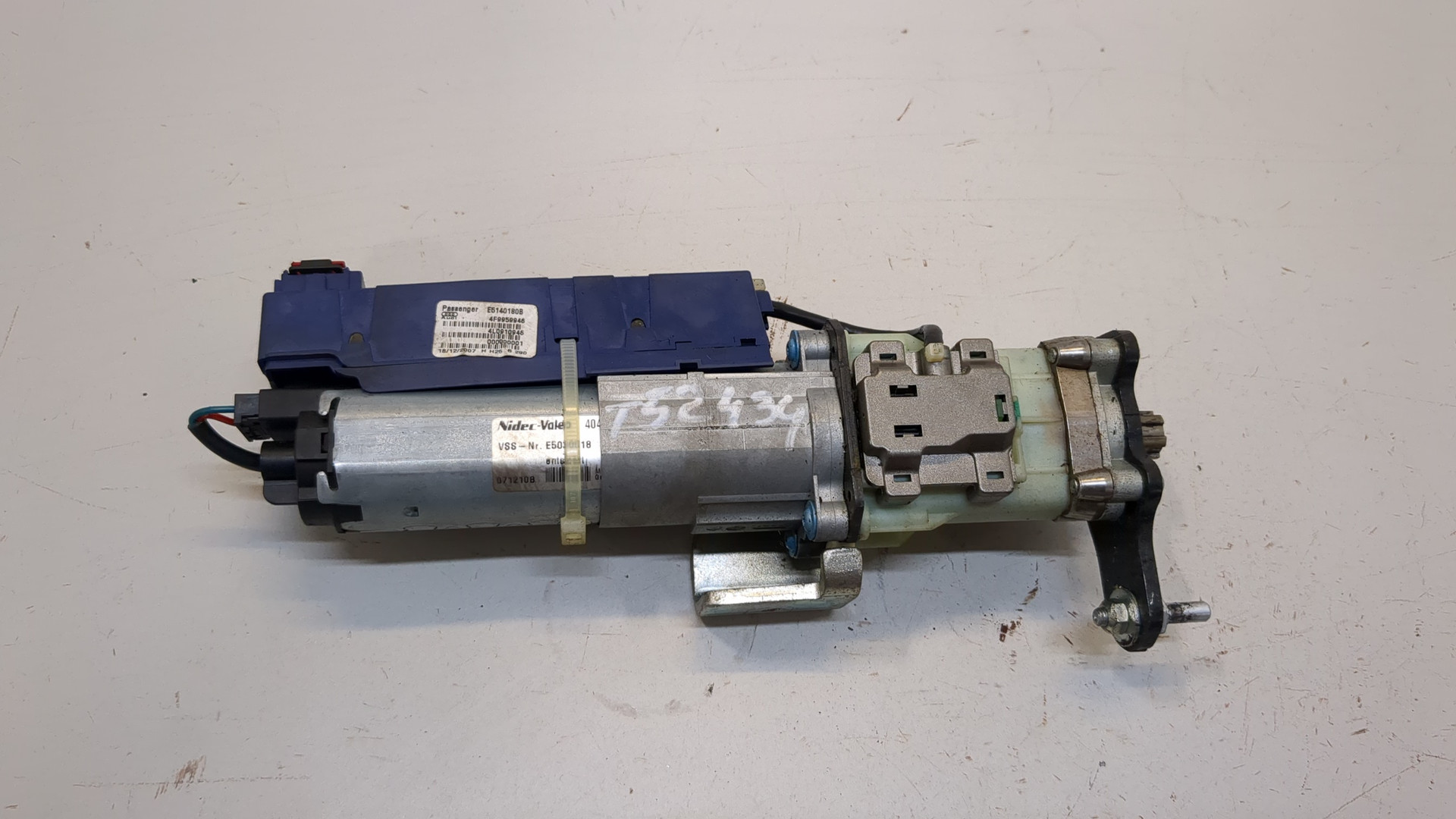 Активатор замка багажника