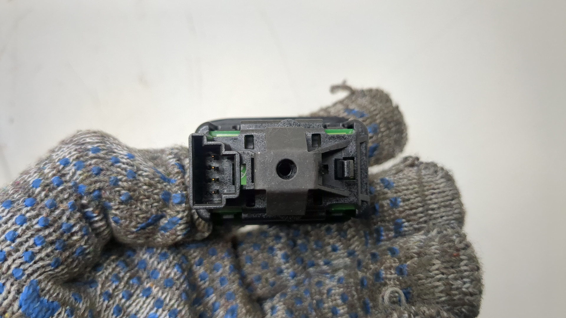 Кнопка стеклоподъемника