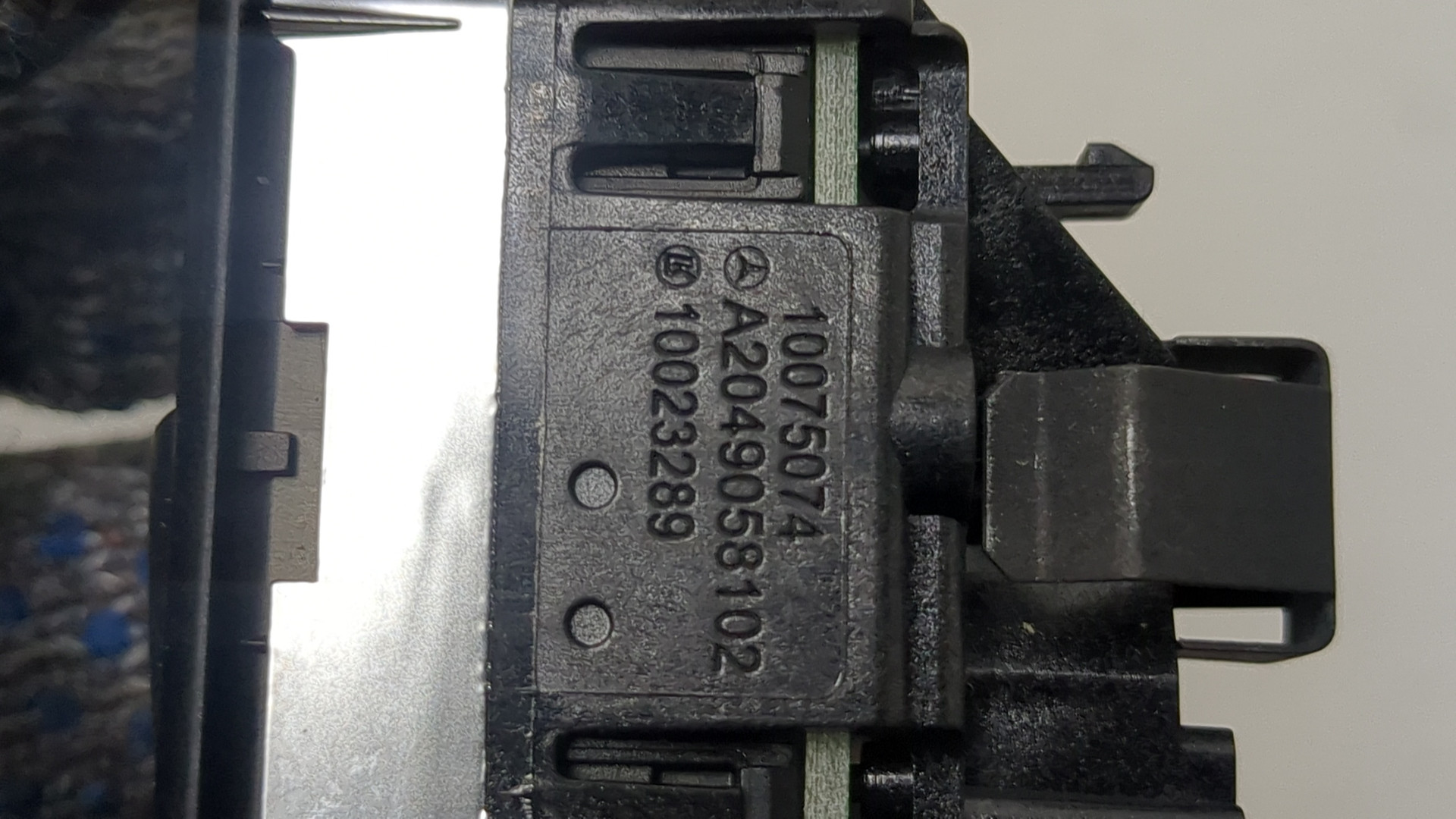 Кнопка стеклоподъемника