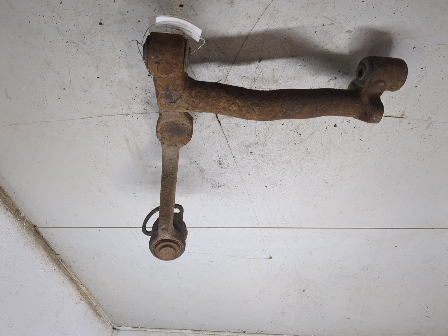 Рычаг передний левый