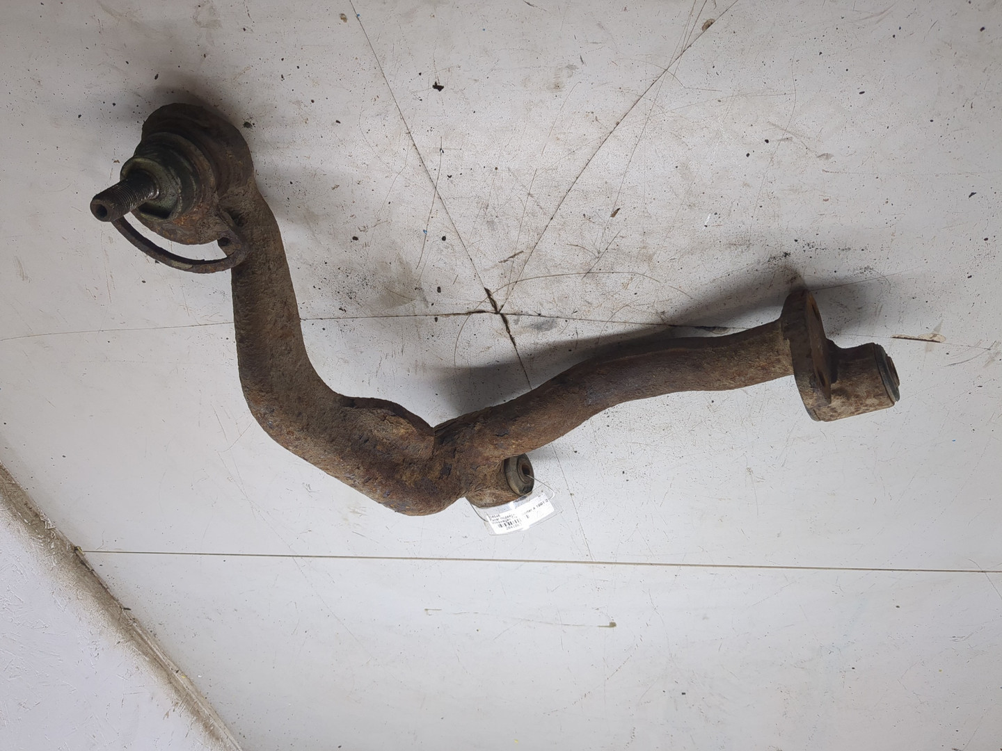 Рычаг передний левый