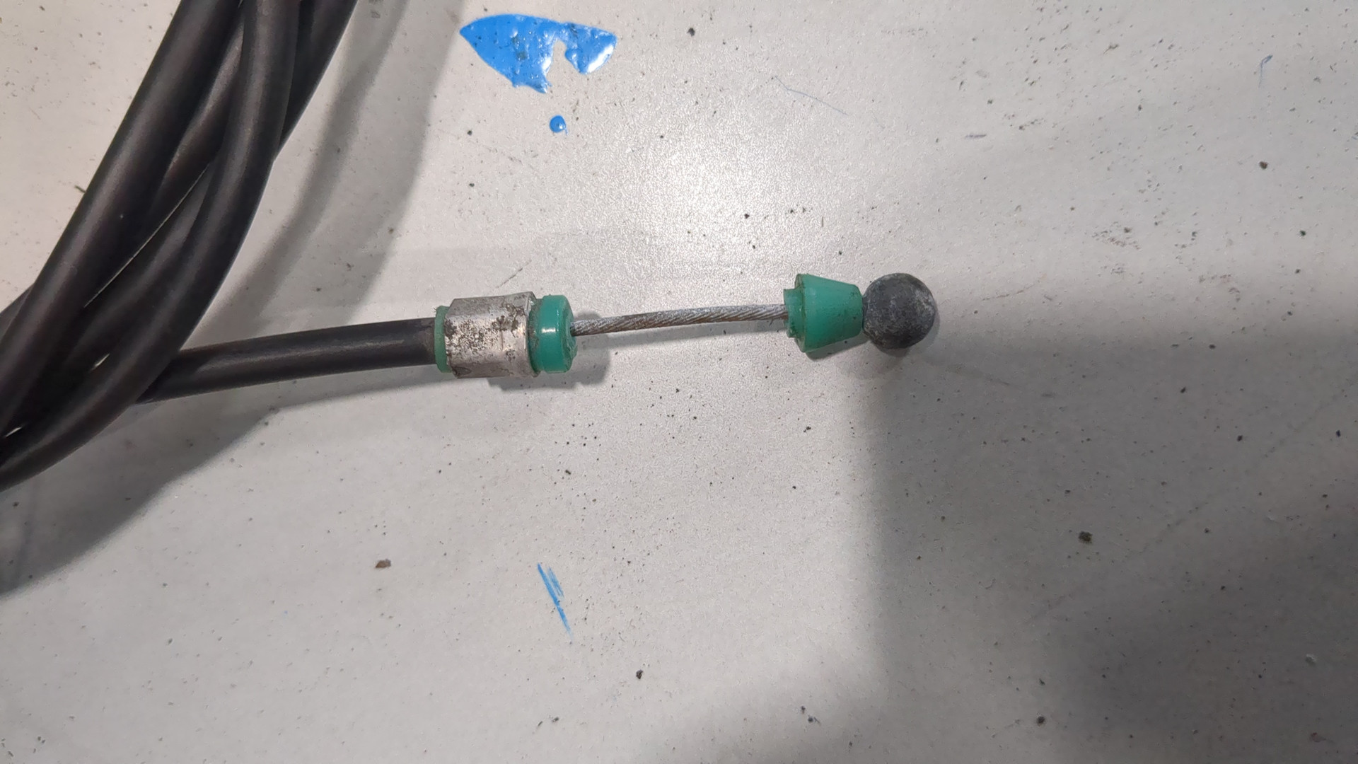 Трос открывания капота