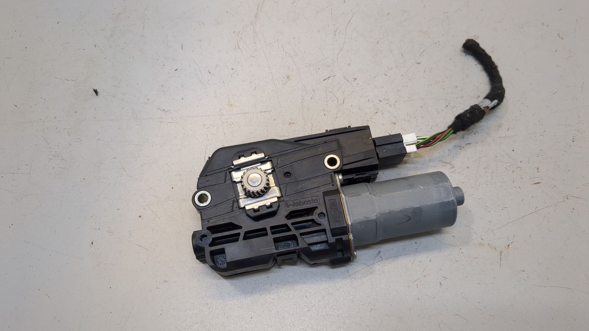 Моторчик люка