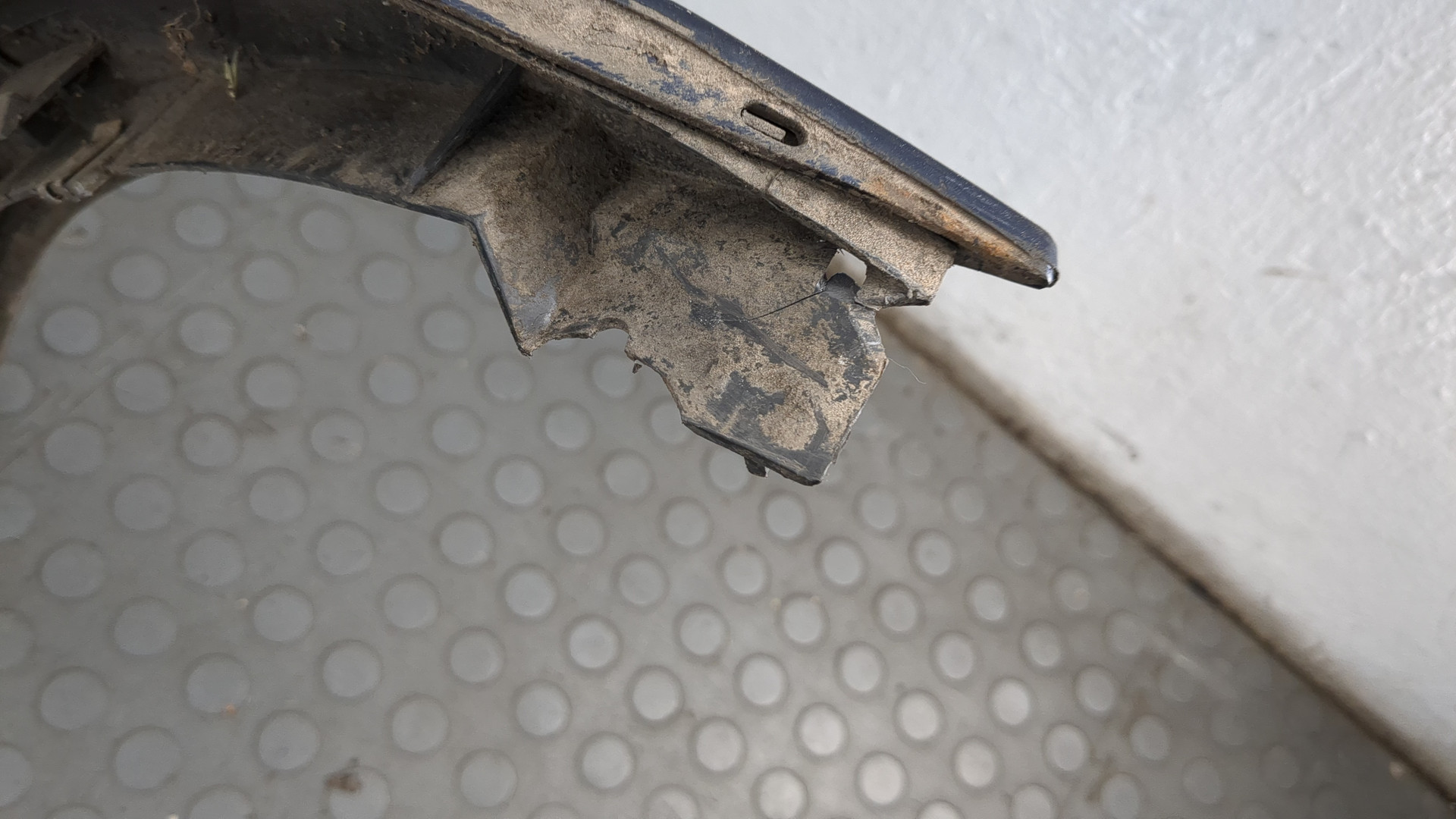 Бампер задний