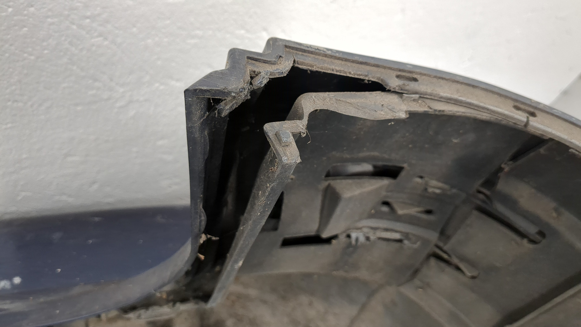 Бампер задний