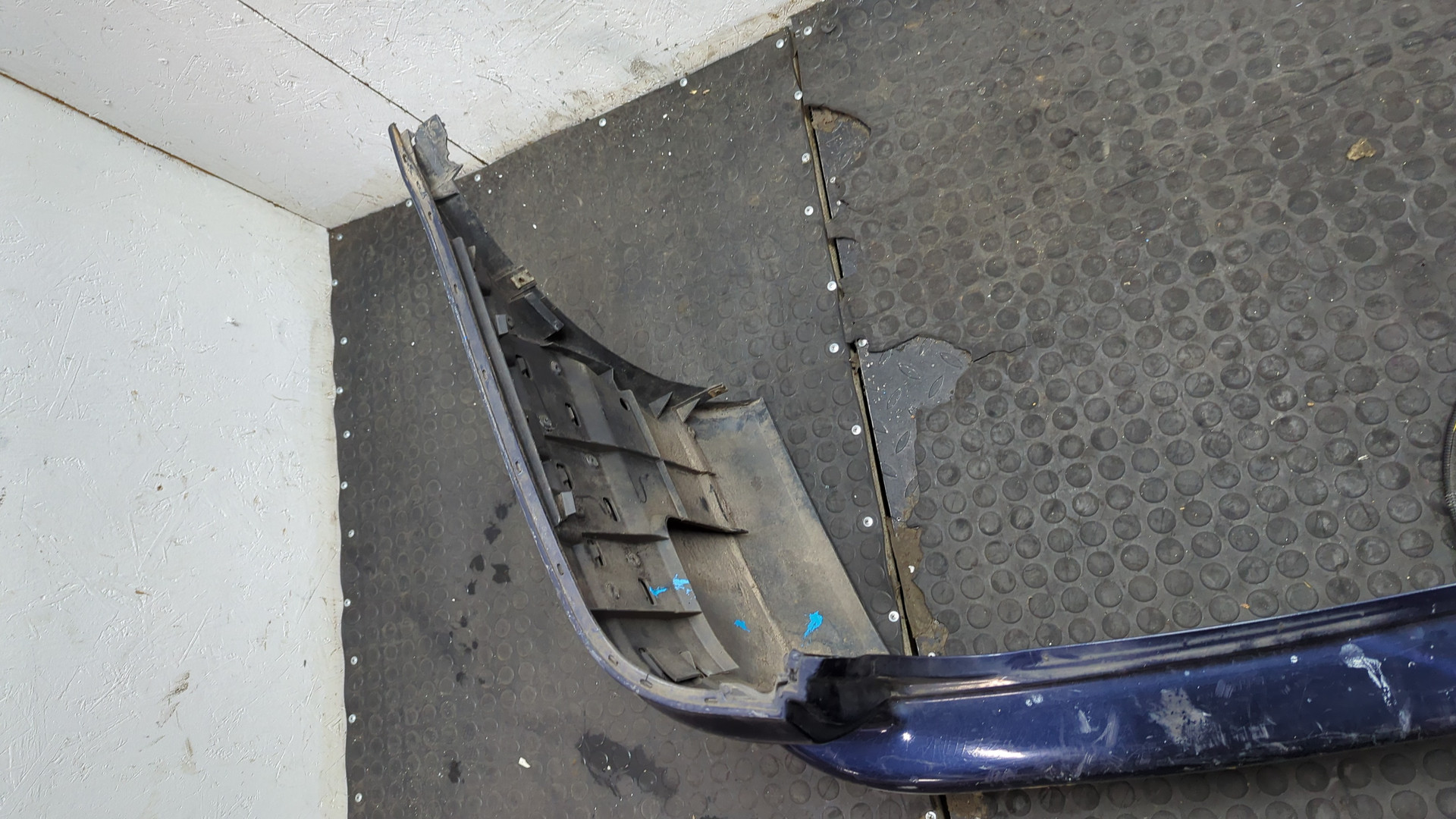 Бампер задний