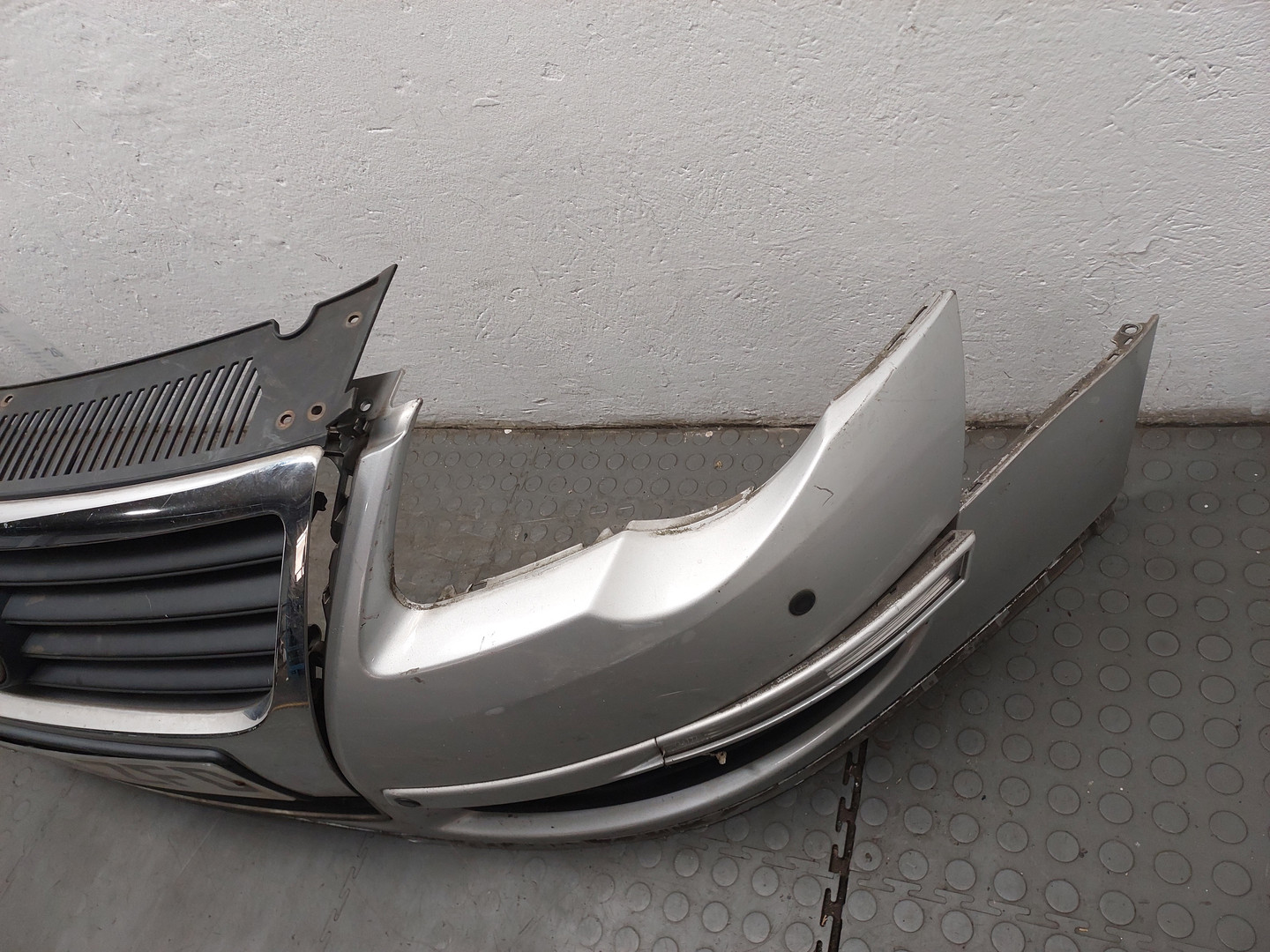 Бампер передний