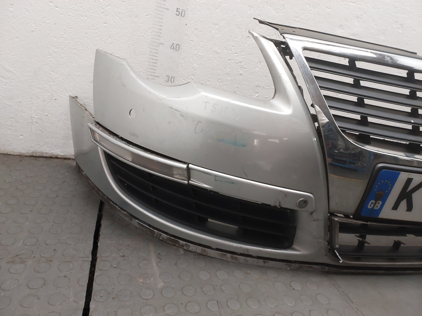 Бампер передний