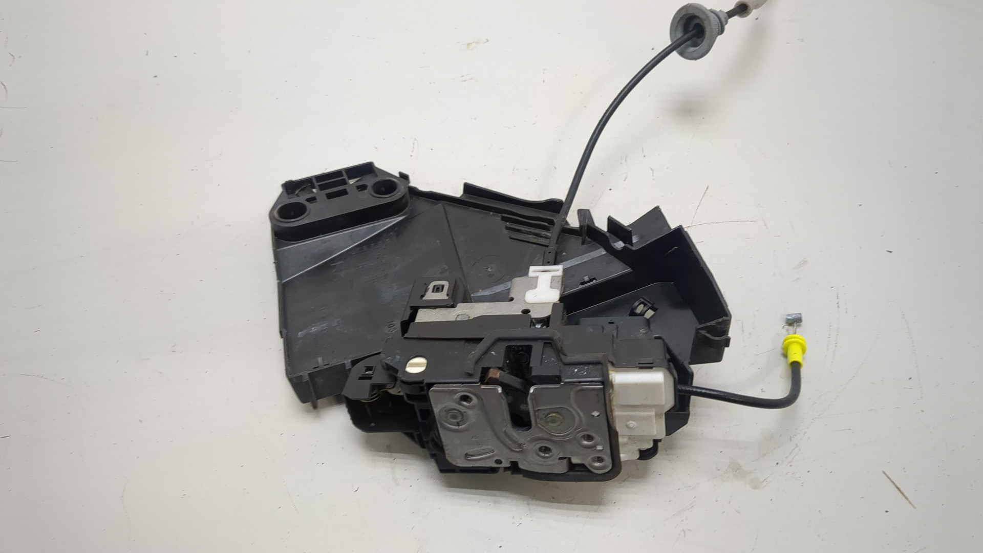 Замок двери задней правой